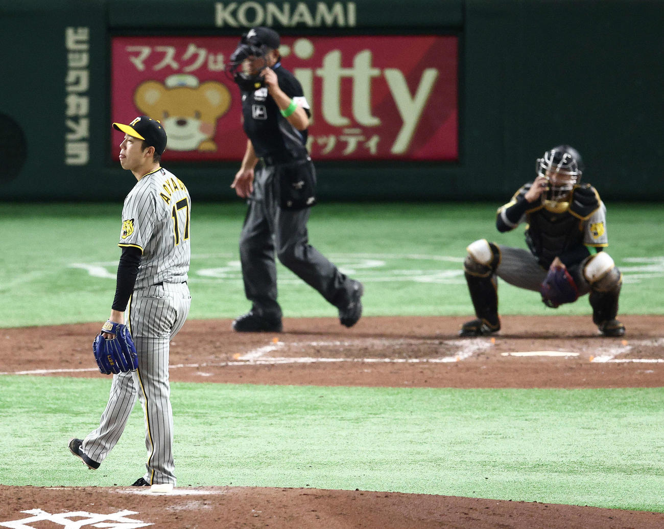 巨人対阪神　5回裏巨人2死二塁、梶谷に右越え2点本塁打を浴びる青柳（撮影・河田真司）