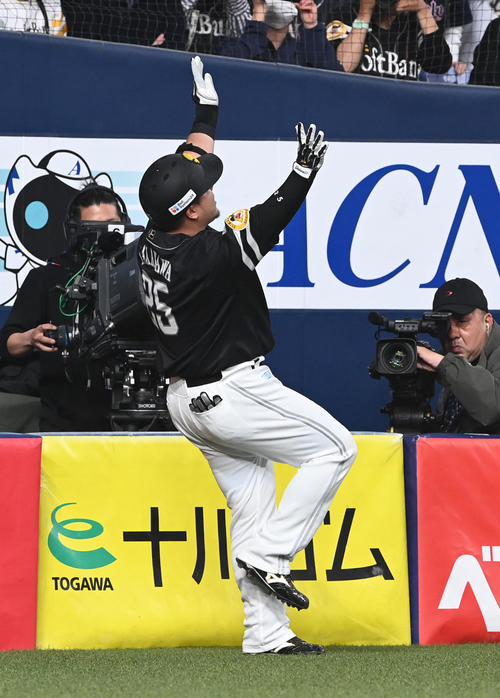 ソフトバンク】山川穂高の移籍後初アーチでチーム開幕戦8連勝
