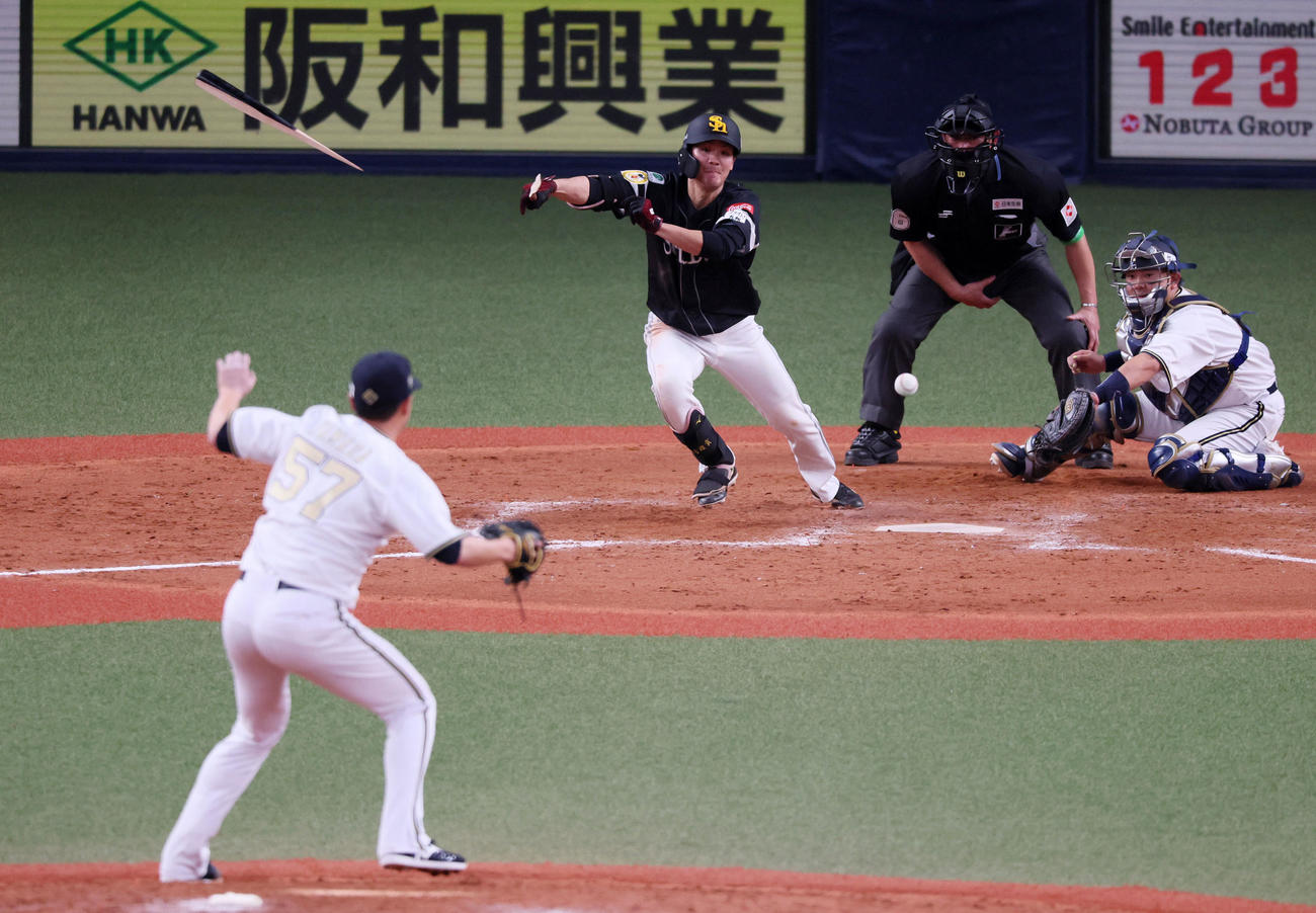 オリックス対ソフトバンク　9回表ソフトバンク無死、緒方は遊ゴロに終わる。投手は山田（撮影・加藤哉）