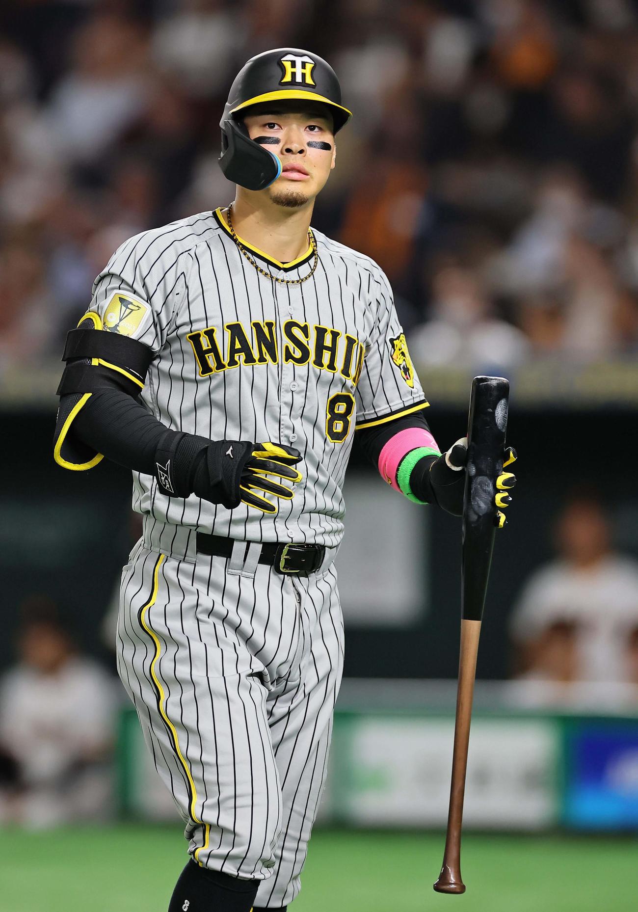 巨人対阪神　4回表阪神1死、佐藤輝は三振に倒れる（撮影・上田博志）