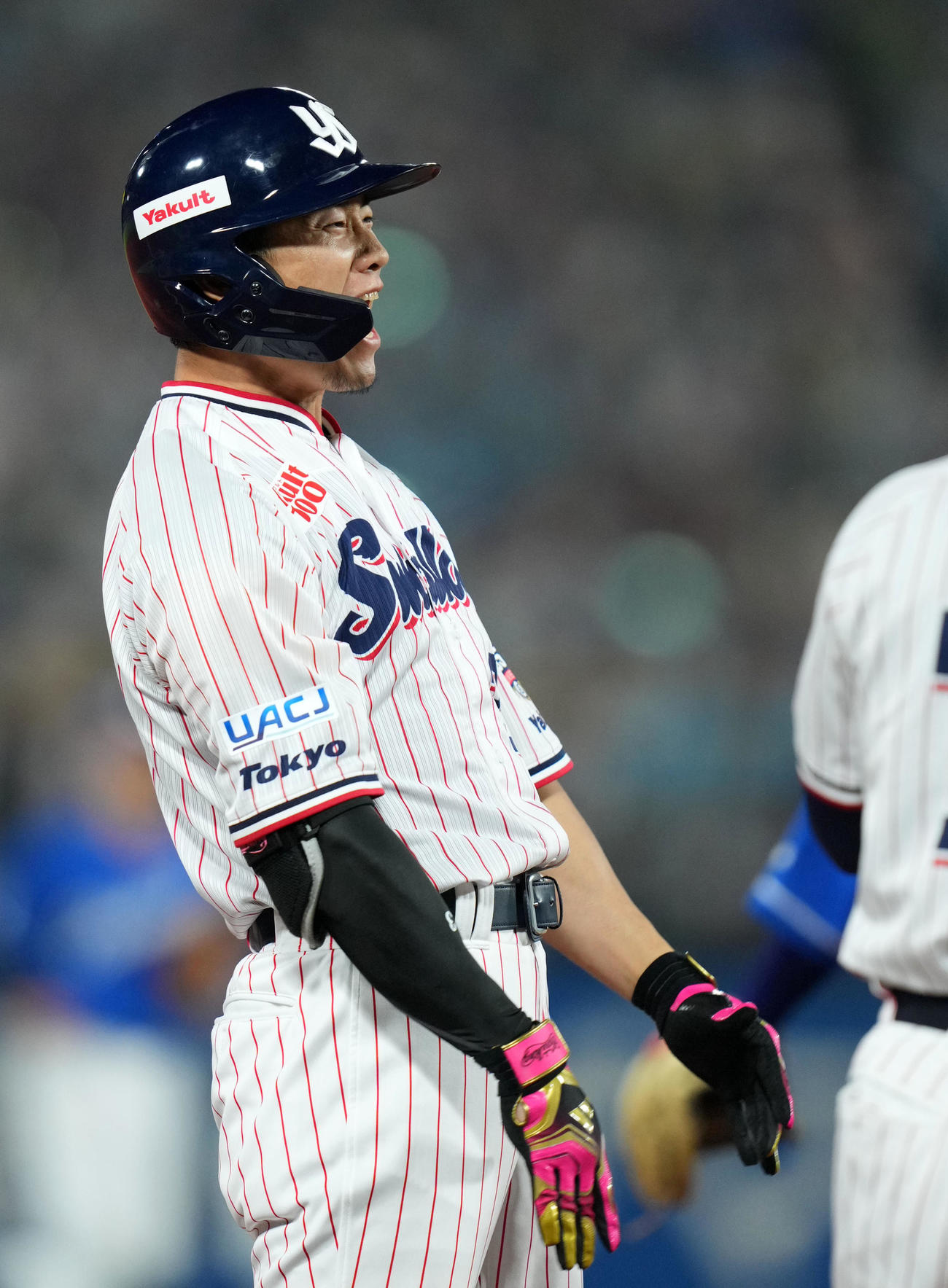 ヤクルト対中日　8回裏ヤクルト2死一、二塁、右中間へ2点適時三塁打を放ち雄たけびを上げる西川（撮影・横山健太）