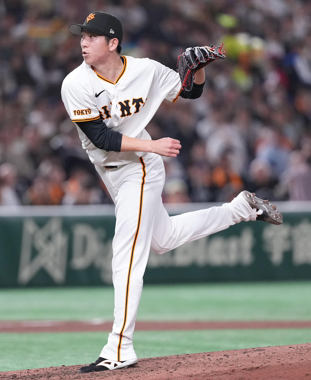 巨人対阪神　先発し力投する巨人戸郷（撮影・鈴木みどり）