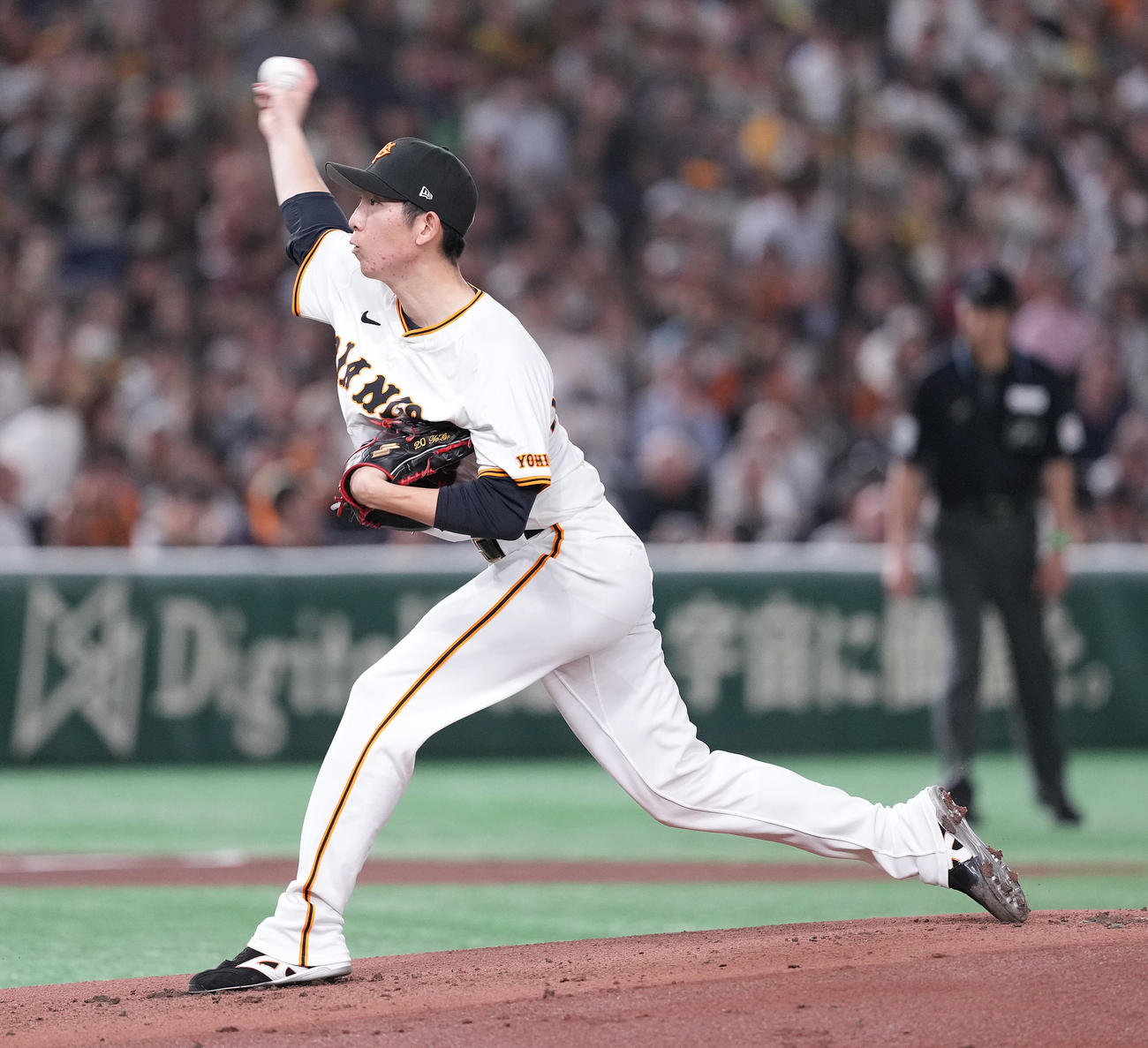 巨人対阪神　先発し力投する巨人戸郷（撮影・鈴木みどり）