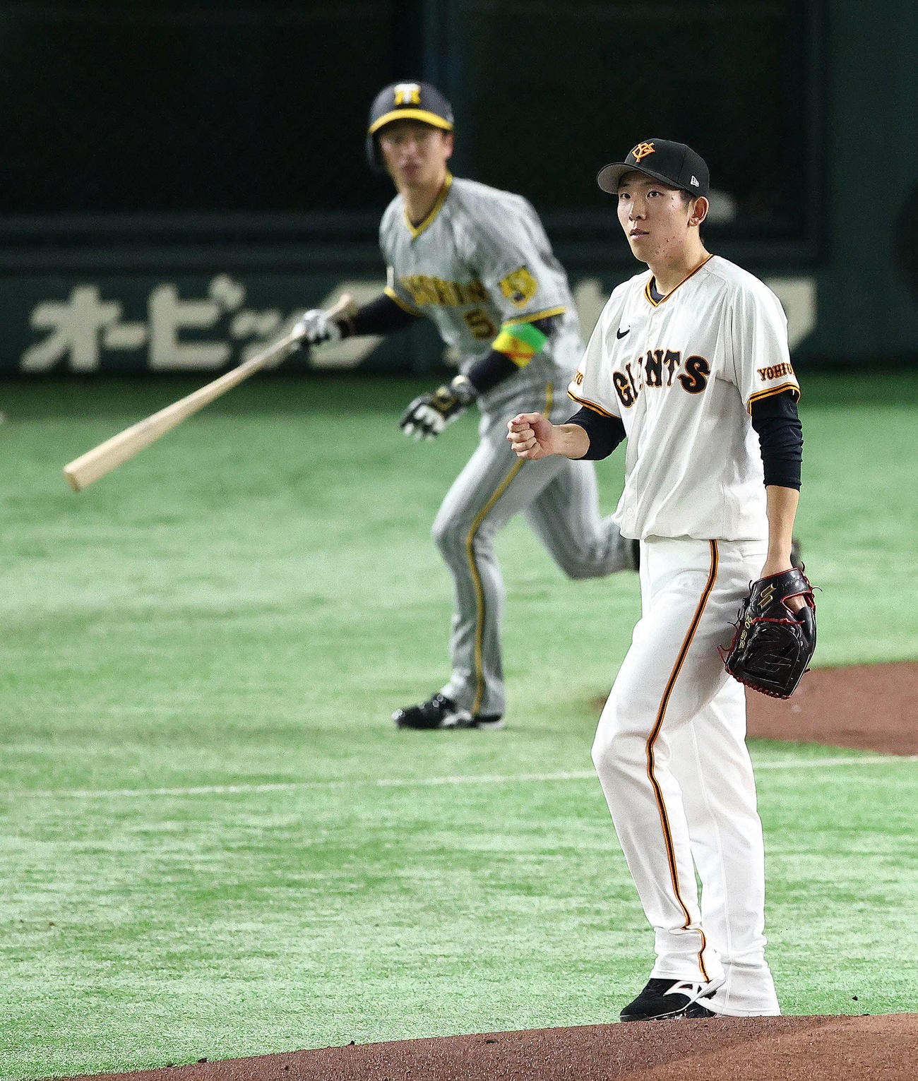巨人対阪神　1回表阪神無死、近本を遊ゴロに仕留める戸郷（撮影・河田真司）