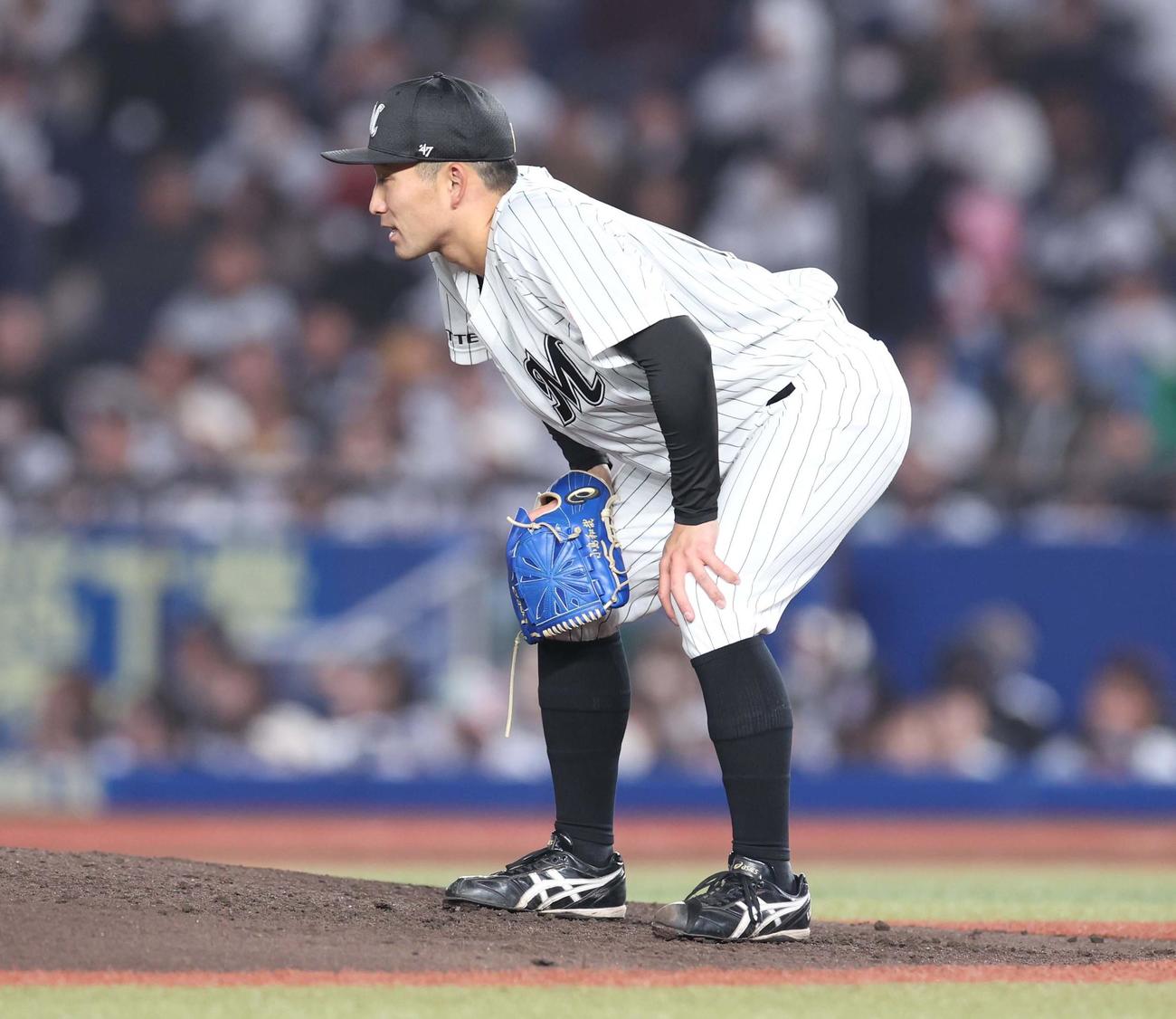 ロッテ対日本ハム　5回表日本ハム1死二塁、松本剛に適時三塁打を浴びる小島（撮影・黒川智章）