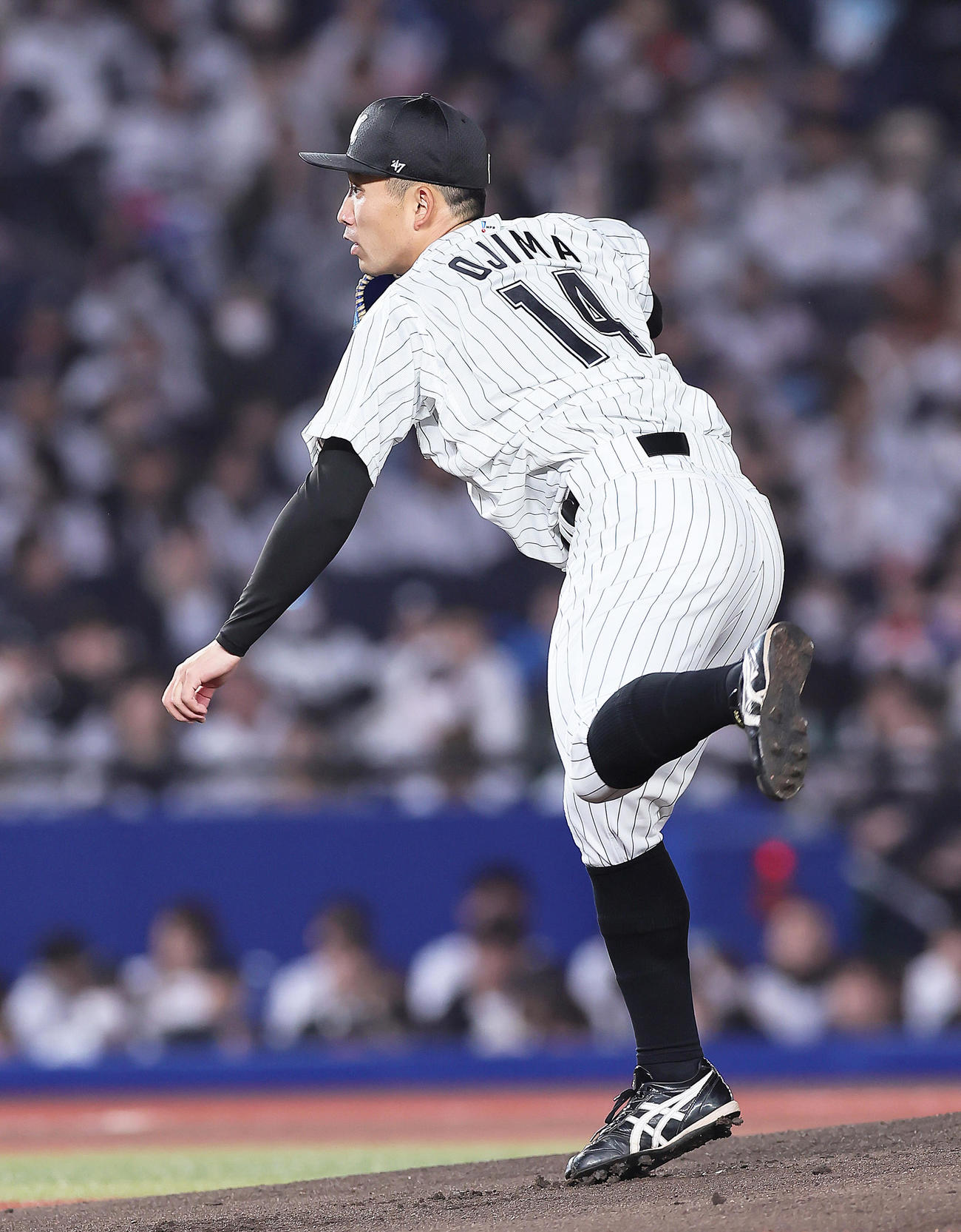 ロッテ対日本ハム　ロッテ先発の小島（撮影・足立雅史）