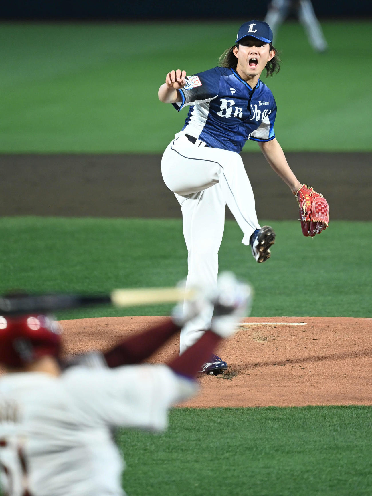 楽天対西武　1回裏楽天2死、今井は雄たけびを上げて小郷に投げ込む（撮影・山崎安昭）