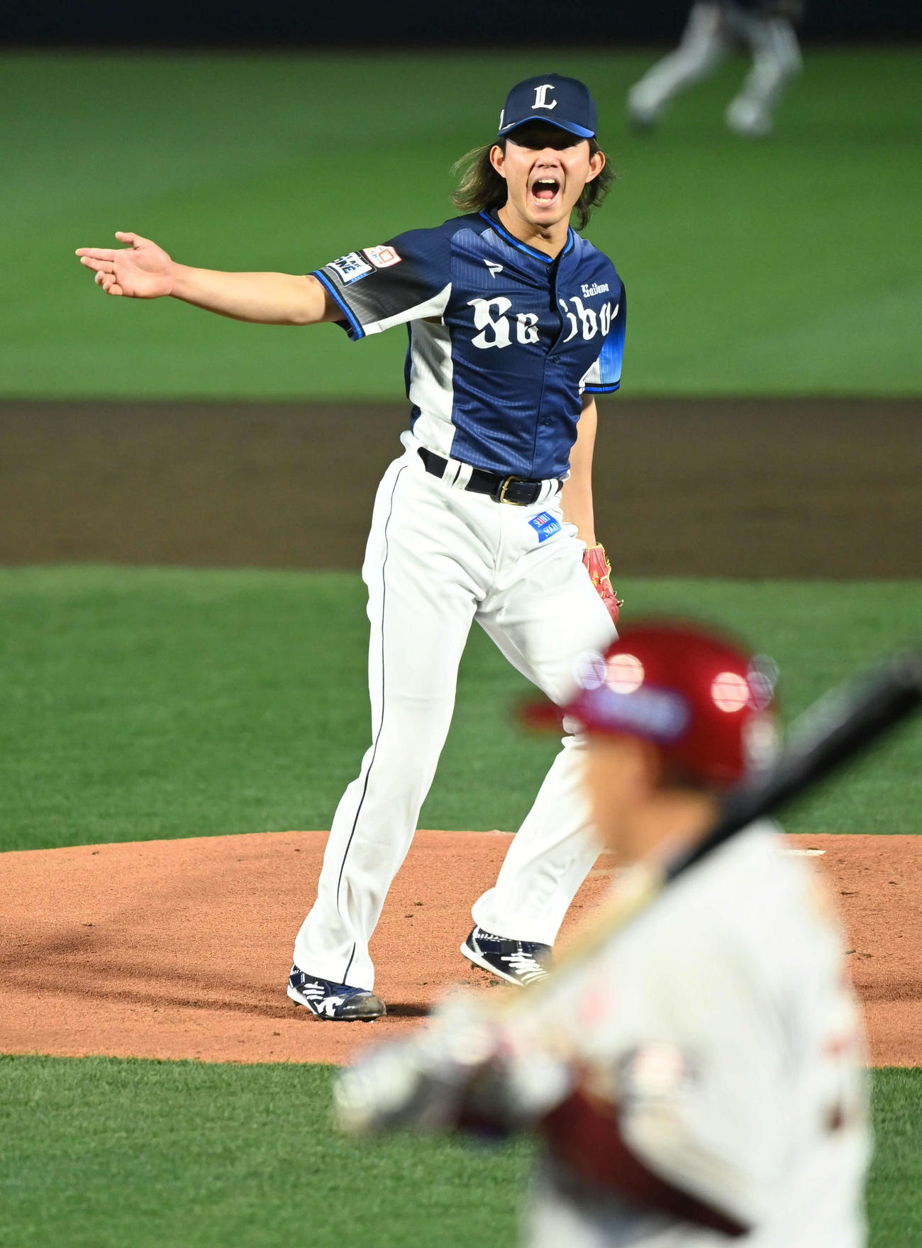 楽天対西武　1回裏楽天2死、今井は小郷を三振に仕留めて雄たけびを上げる（撮影・山崎安昭）