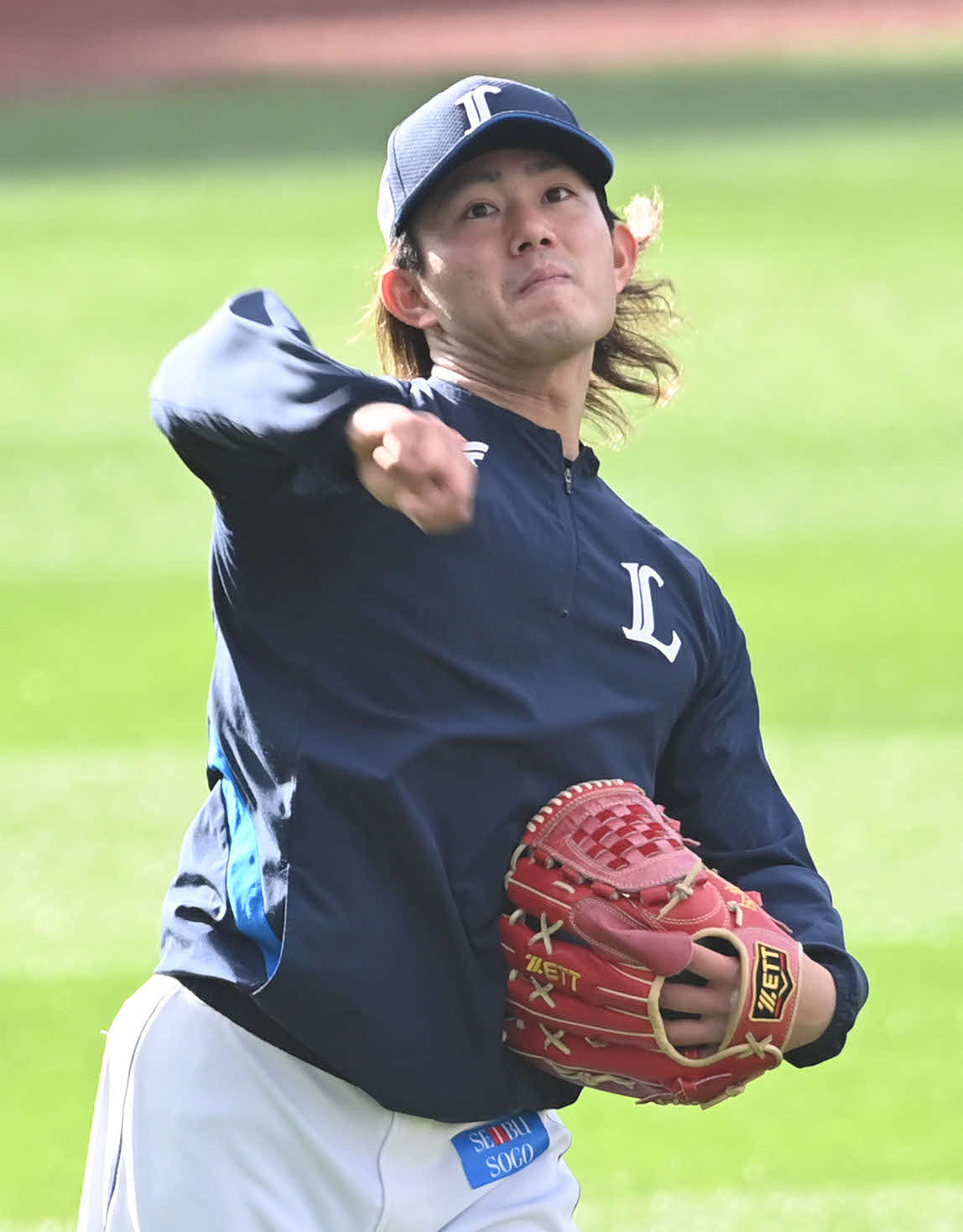 楽天対西武　試合前練習でキャッチボールする西武今井（撮影・山崎安昭）