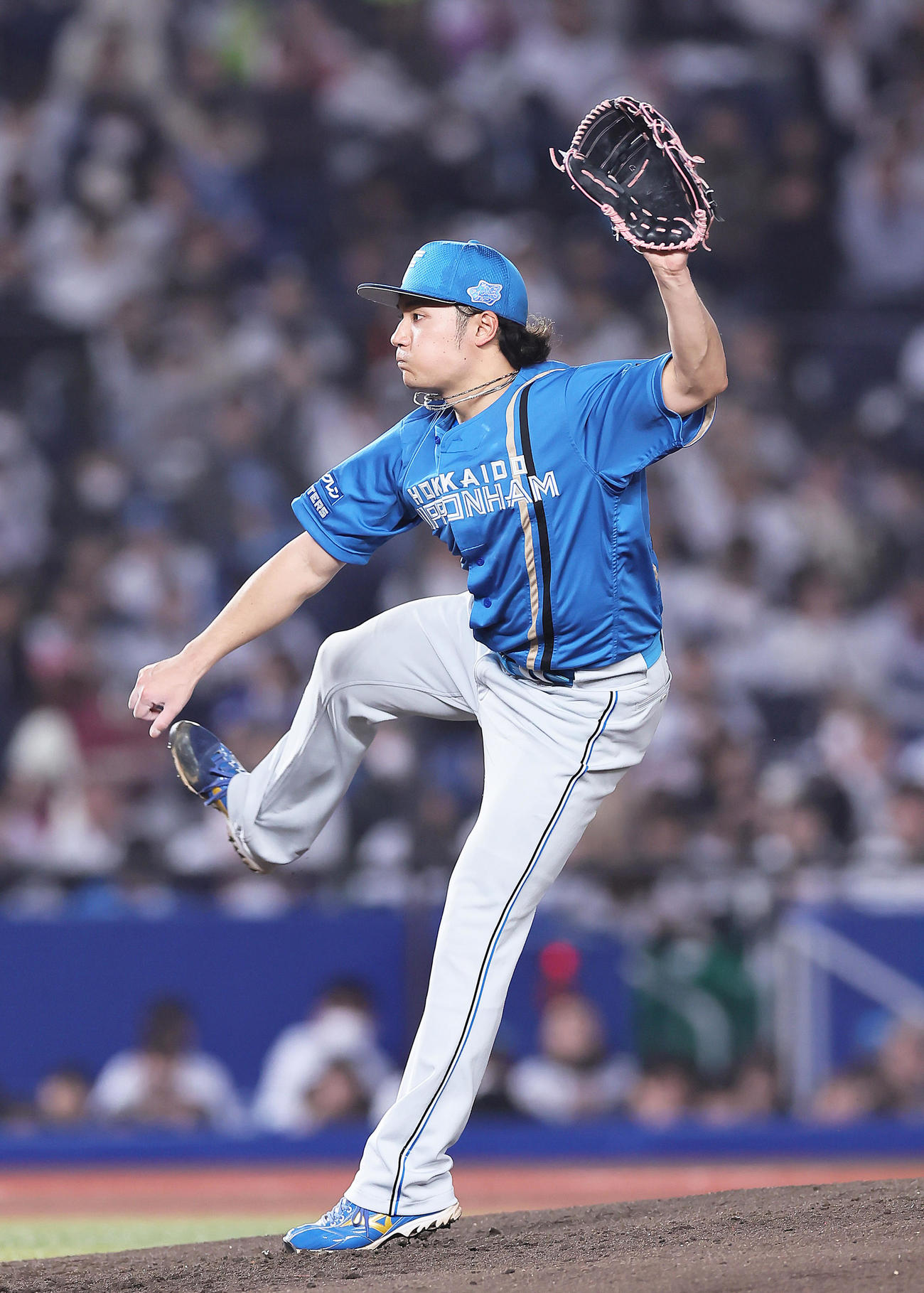 ロッテ対日本ハム　日本ハム先発の伊藤（撮影・足立雅史）