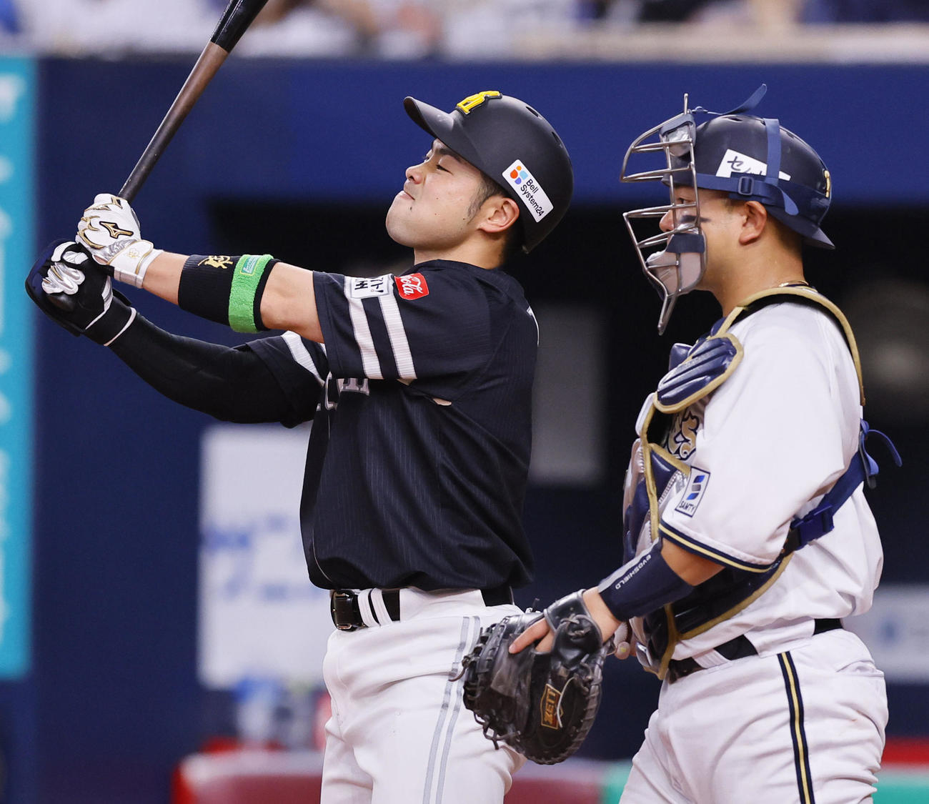 オリックス対ソフトバンク　4回表ソフトバンク1死二塁、空振りの三振に倒れる宮城（撮影・藤尾明華）