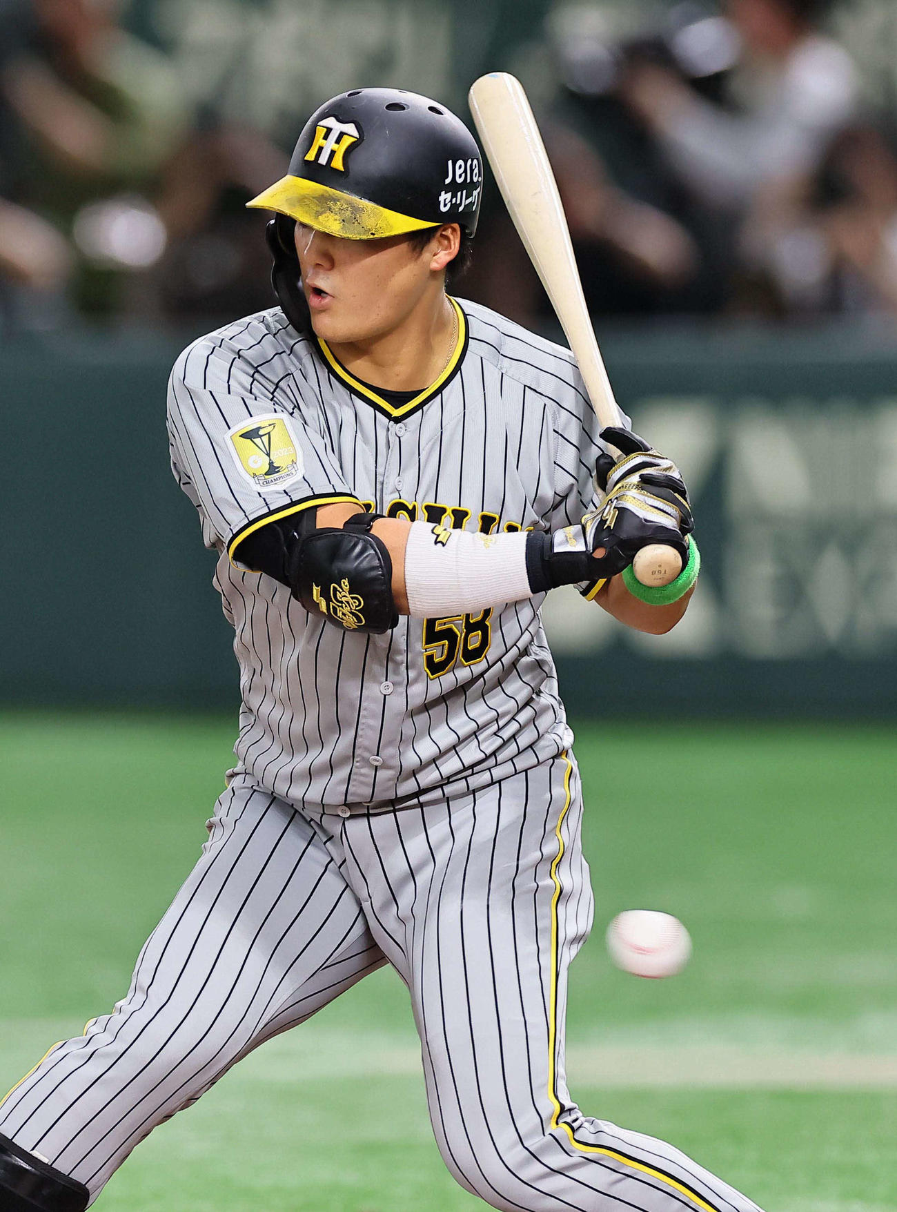 巨人対阪神　4回表阪神2死、前川は四球を選ぶ（撮影・上田博志）