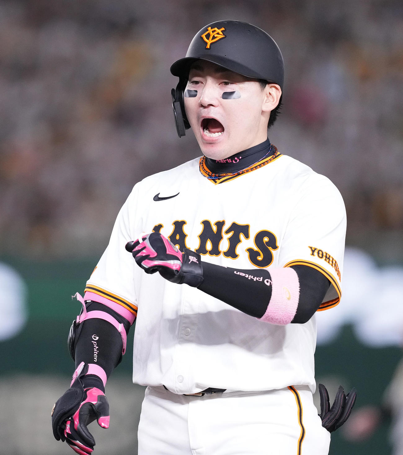 巨人対阪神　8回裏巨人1死一、三塁、左前適時打を放った丸（撮影・鈴木みどり）