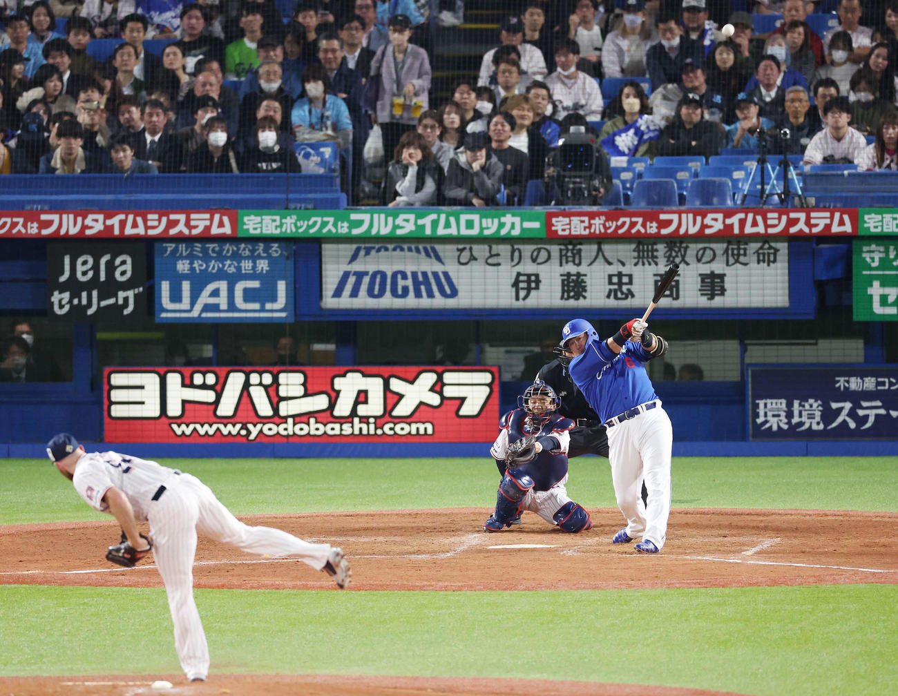 ヤクルト対中日　5回表中日2死、左越え勝ち越しソロ本塁打を放つ中田。投手サイスニード（撮影・宮地輝）