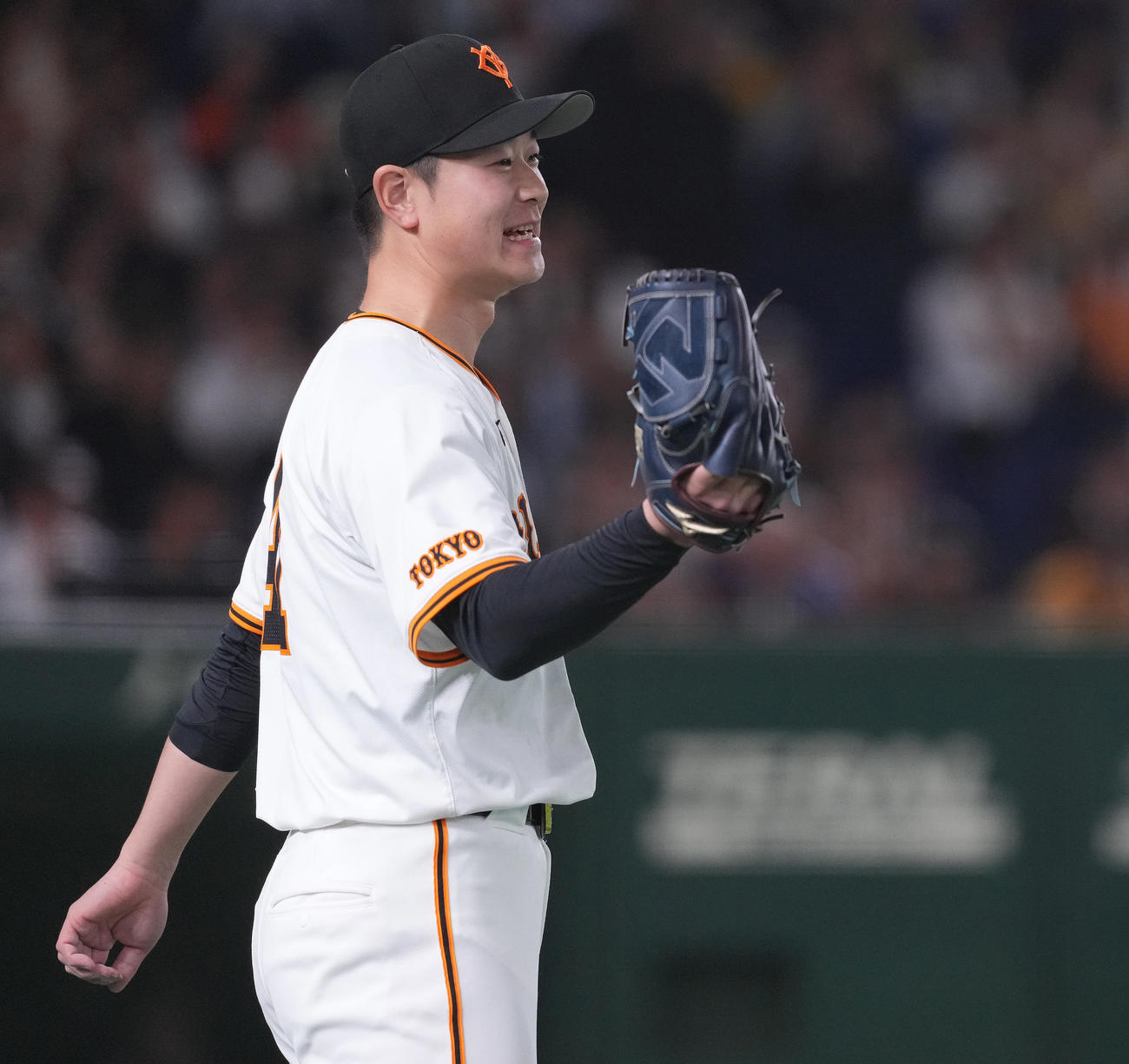 巨人対阪神　8回表を無失点に抑え、笑顔の巨人中川（撮影・鈴木みどり）