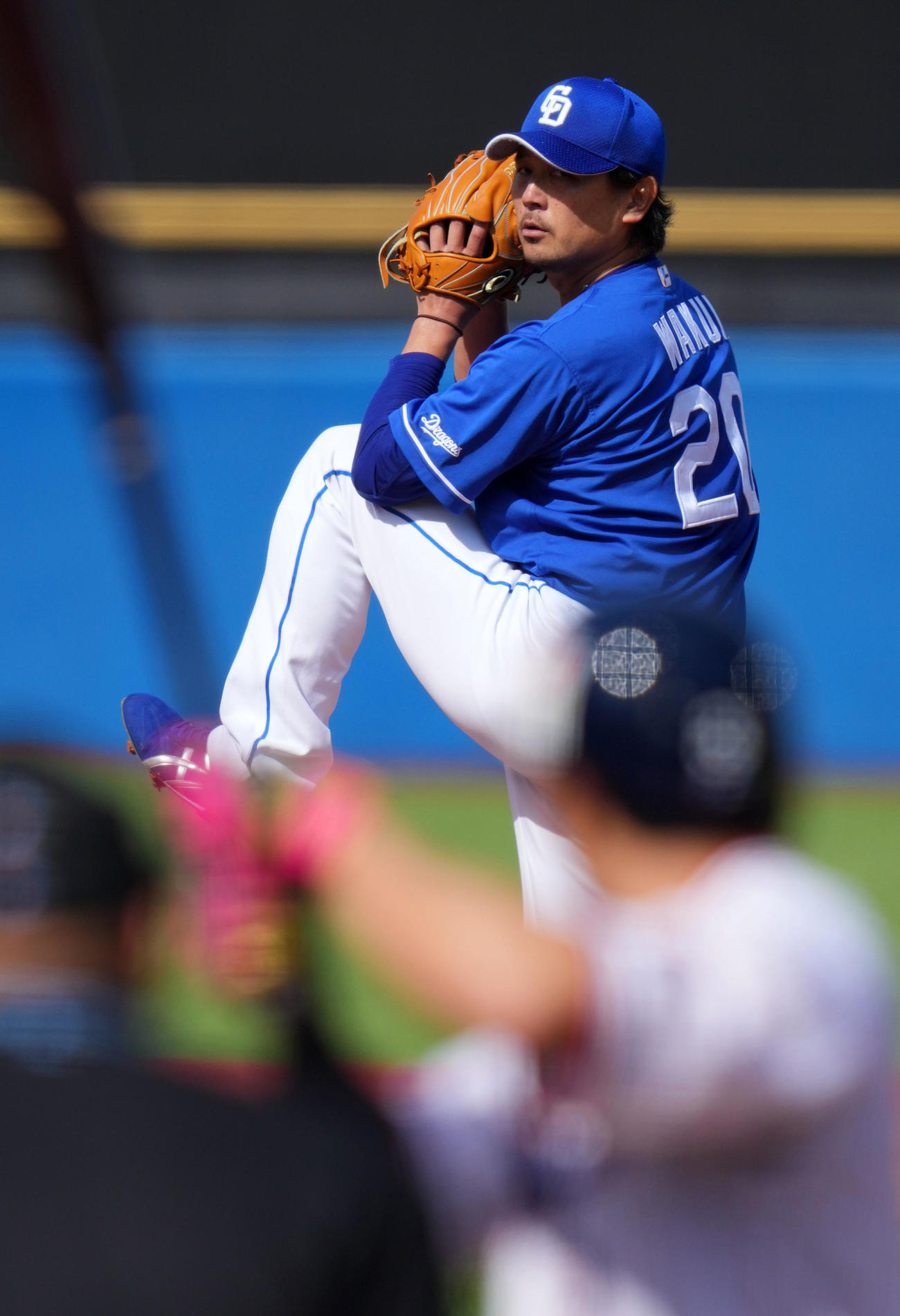 ヤクルト対中日　力投する中日先発の涌（撮影・横山健太）