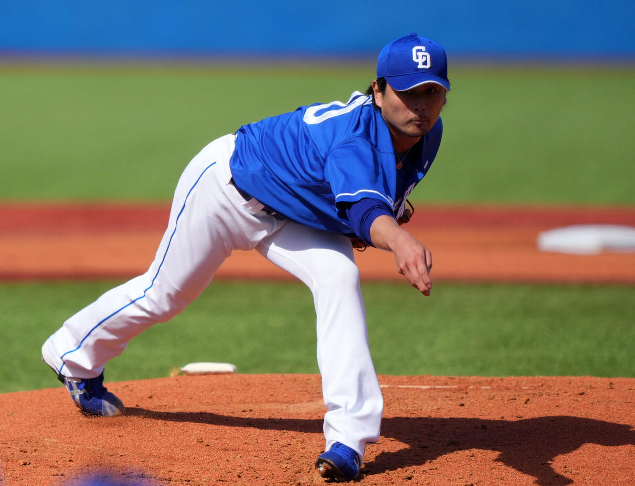 ヤクルト対中日　力投する中日先発の涌（撮影・横山健太）