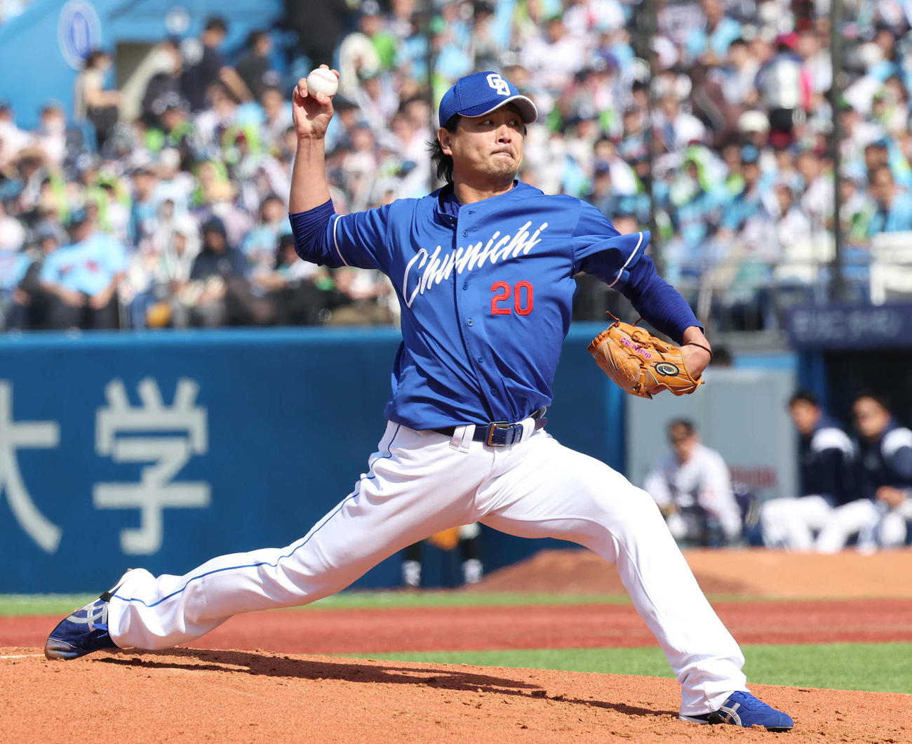 ヤクルト対中日　力投する中日先発涌井（撮影・丹羽敏通）