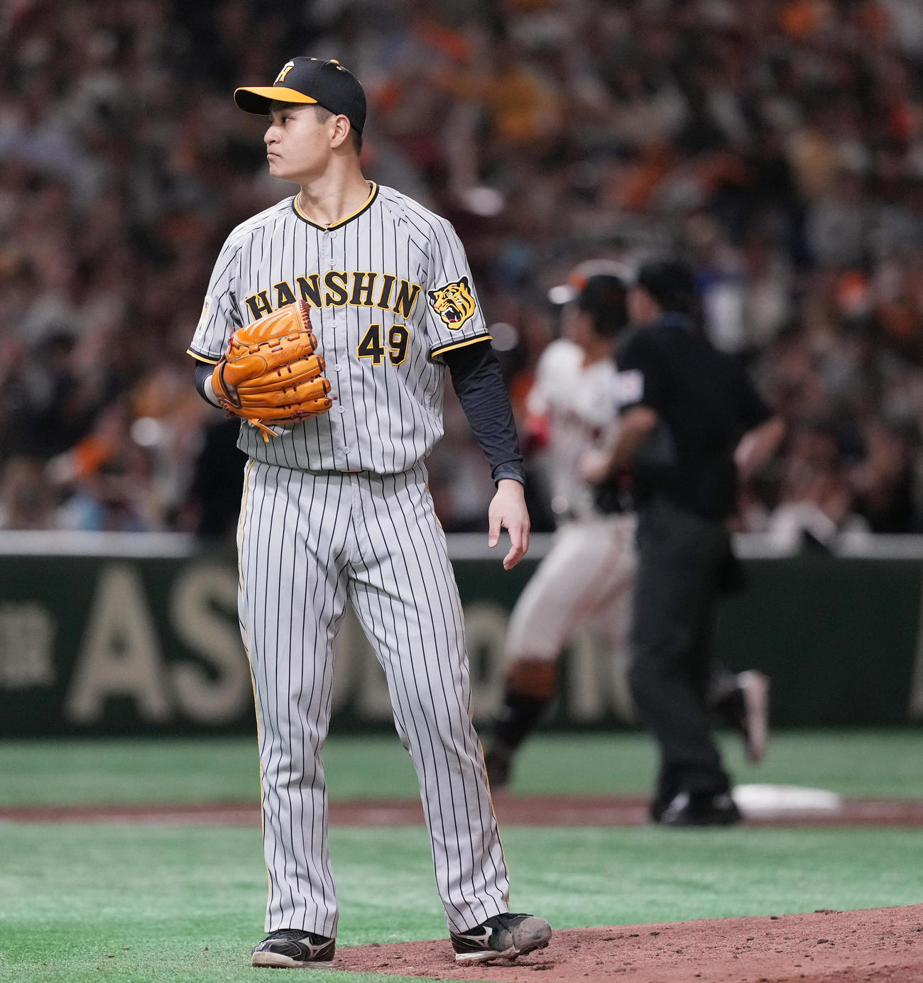 巨人対阪神　6回裏巨人無死一塁、岡本和に先制の中越え2点本塁打を浴びる大竹（撮影・鈴木みどり）