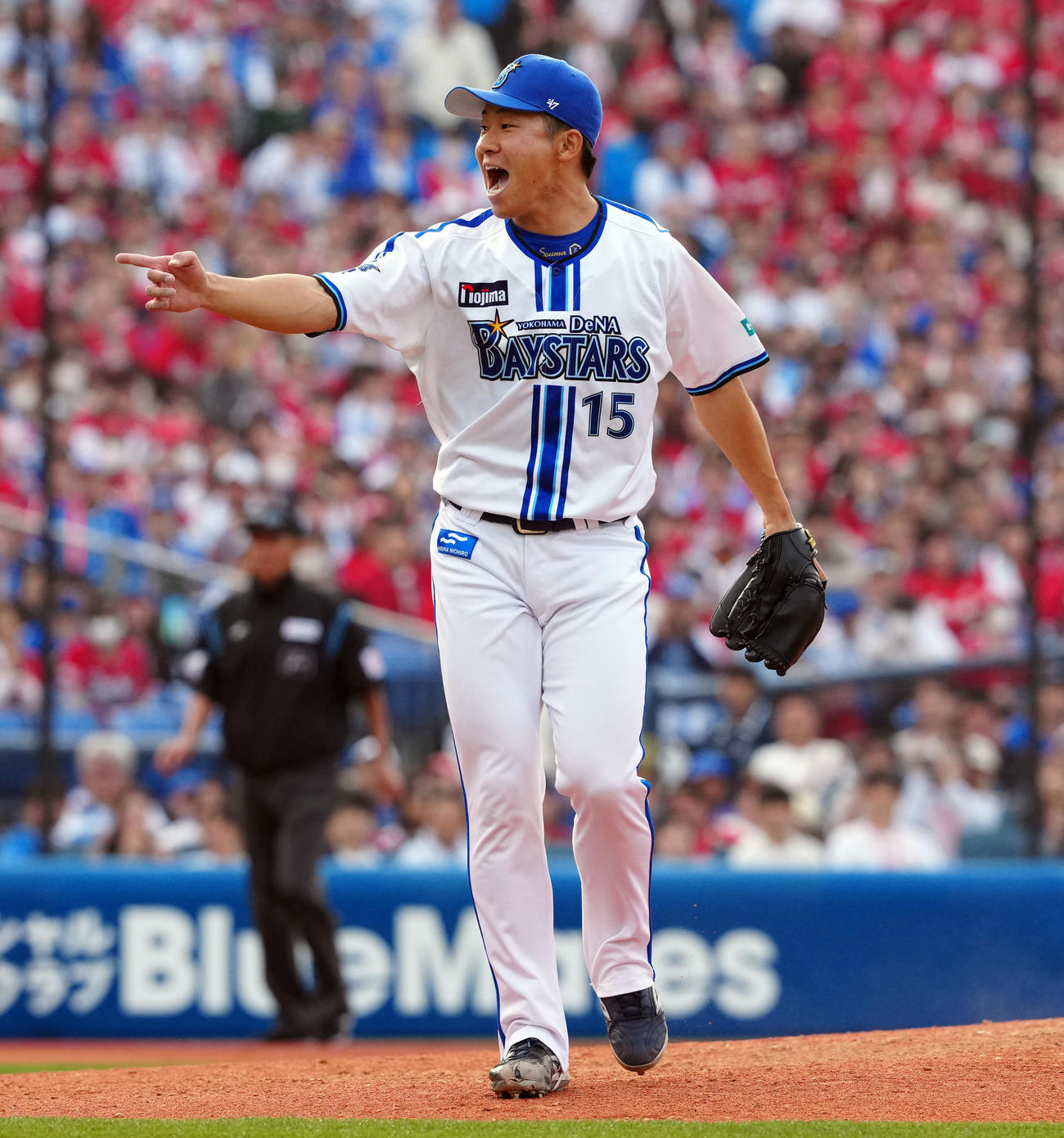 DeNA対広島　9回途中からからマウンドに上がったDeNA徳山（撮影・たえ見朱実）