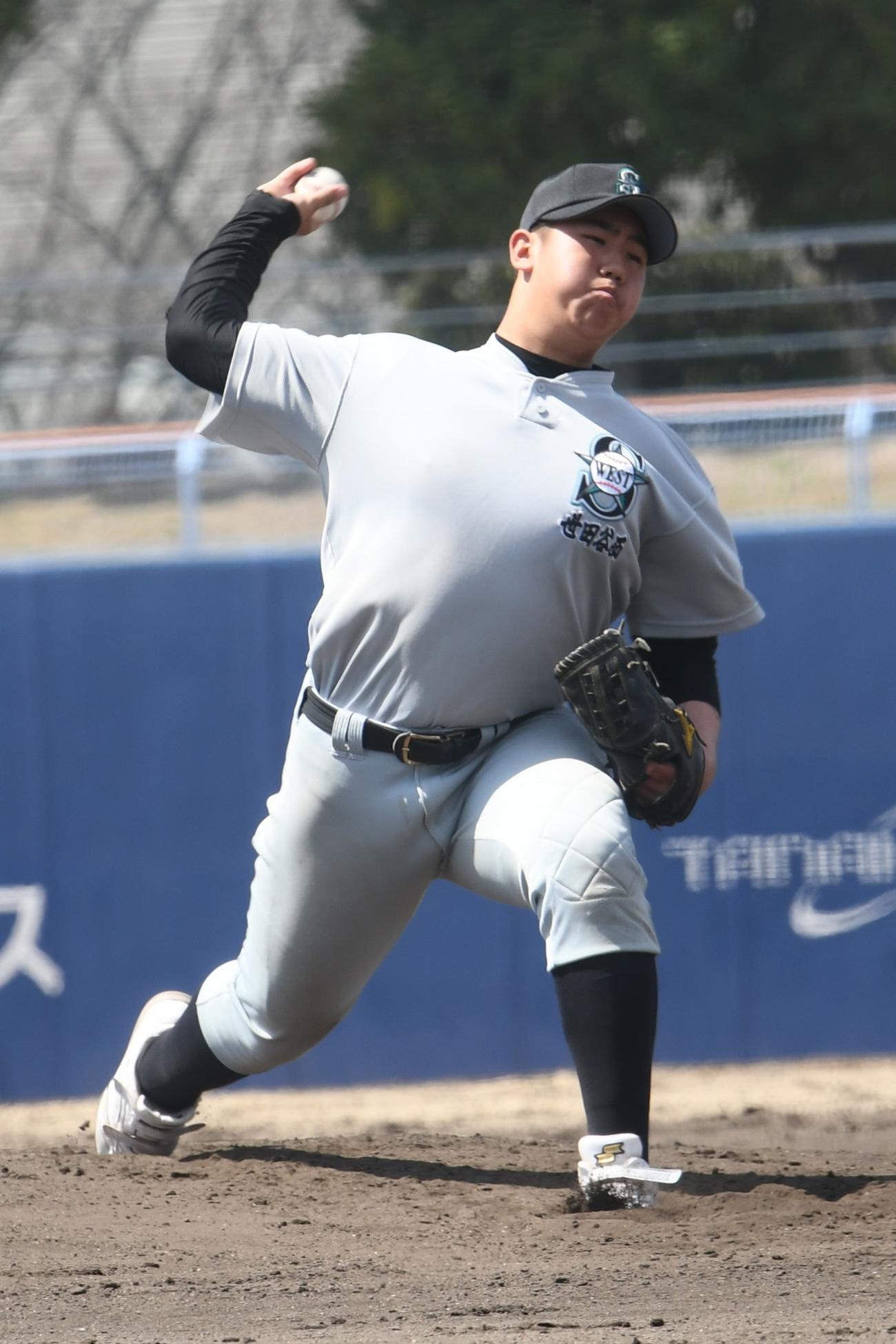 世田谷西先発の中村は力強い投球で好スタートを切ったが…（撮影・久我悟）
