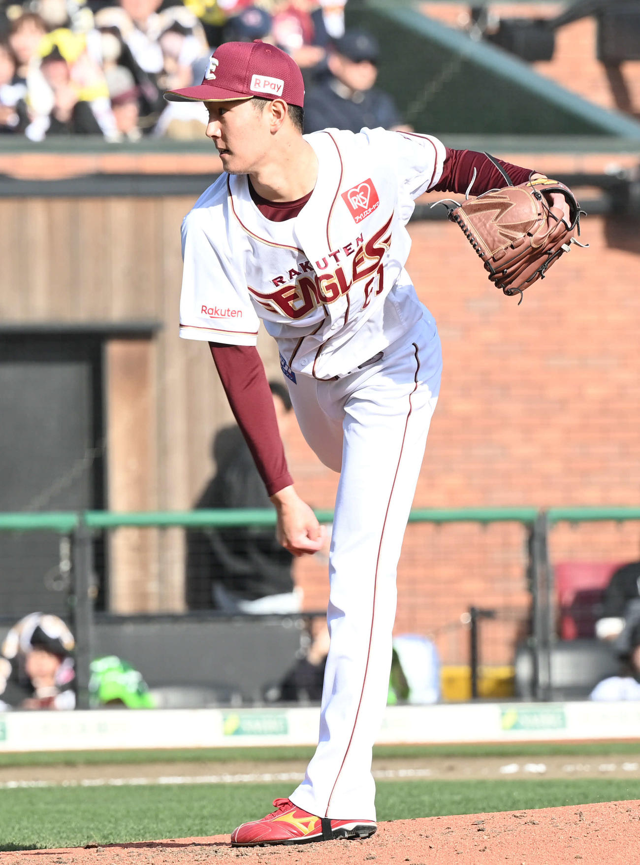 楽天対西武　楽天2番手で登板する松田（撮影・山崎安昭）