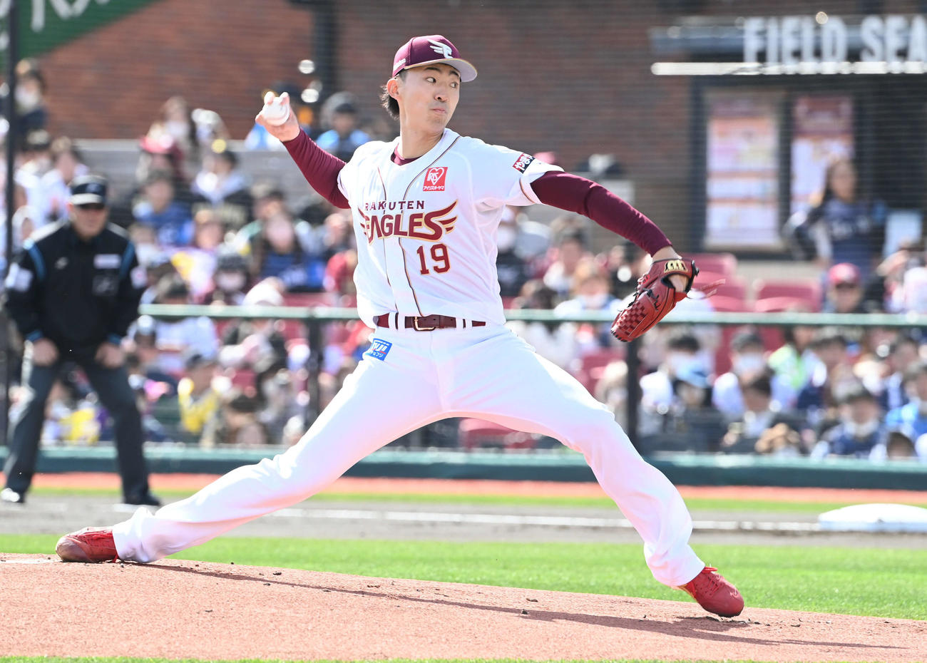 楽天対西武　力投する楽天先発の荘司（撮影・山崎安昭）