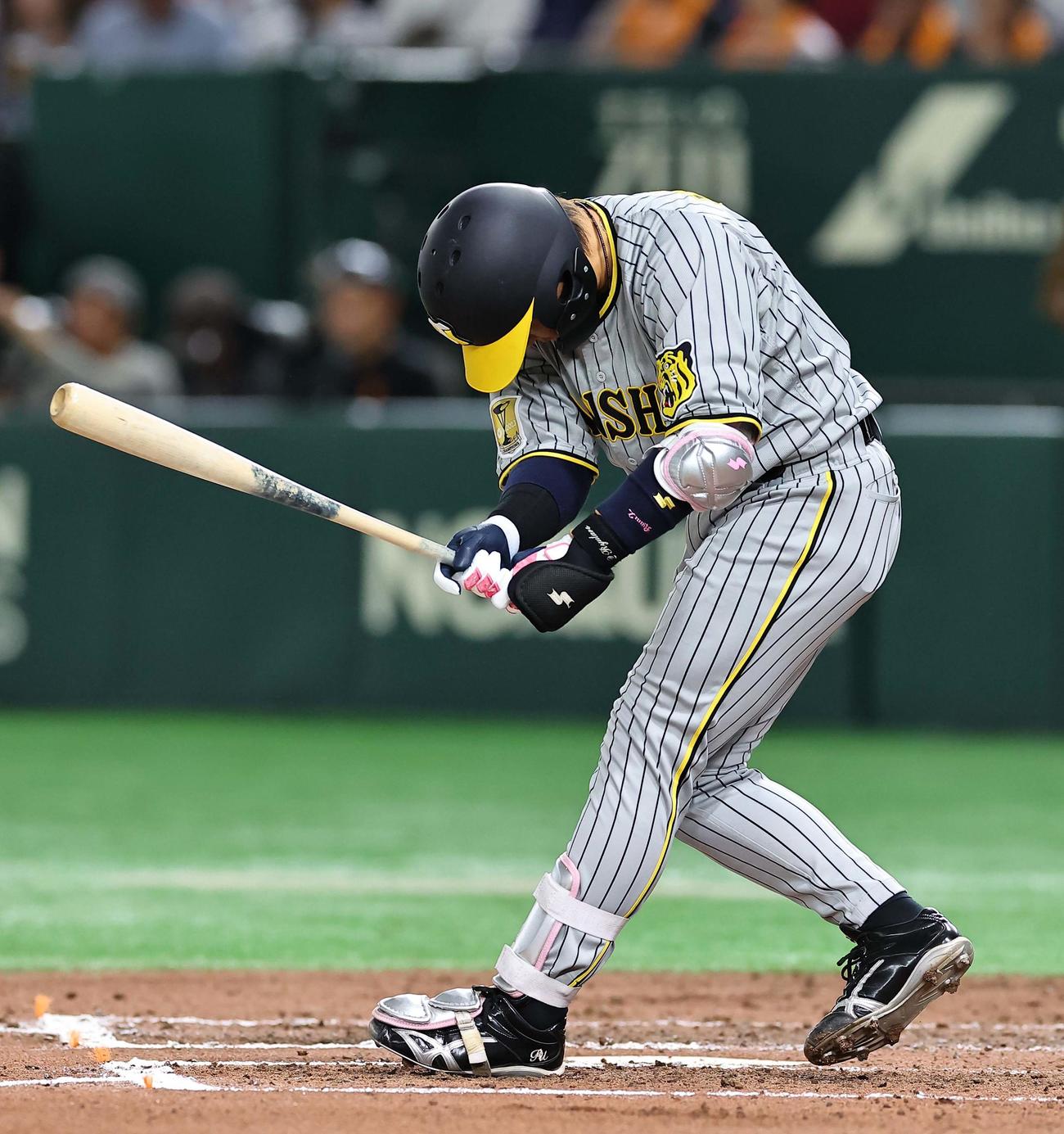 巨人対阪神　7回表阪神無死二塁、代打梅野は三振に倒れる（撮影・上田博志）