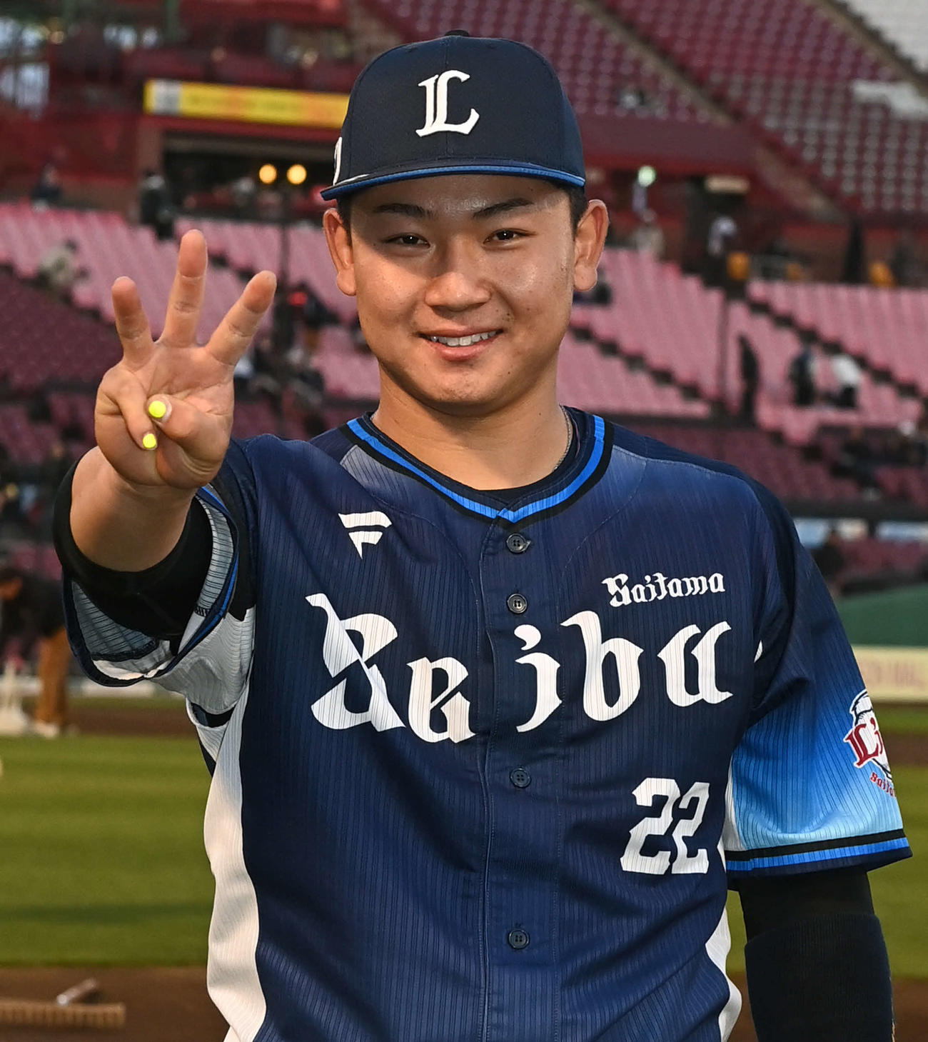 楽天対西武　3安打猛打賞の西武古賀は笑顔を見せる（撮影・山崎安昭）