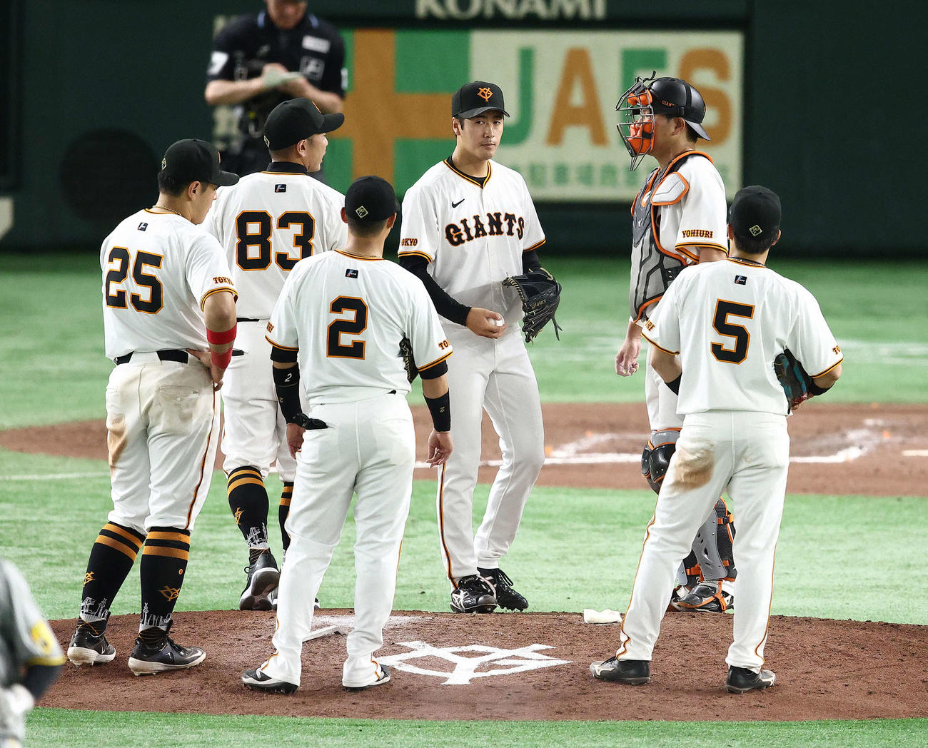 巨人対阪神　7回表阪神1死一、三塁、2番手でマウンドに上がる西舘（撮影・河田真司）