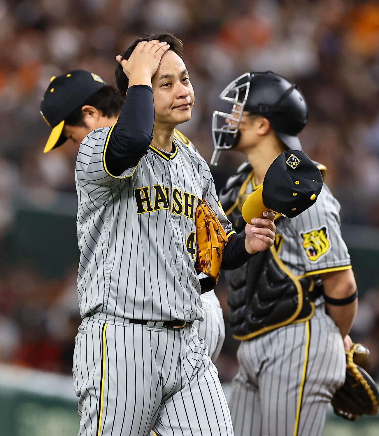 巨人対阪神　6回裏、大竹は2者連続本塁打っを浴び、3点を失い降板する（撮影・上田博志）