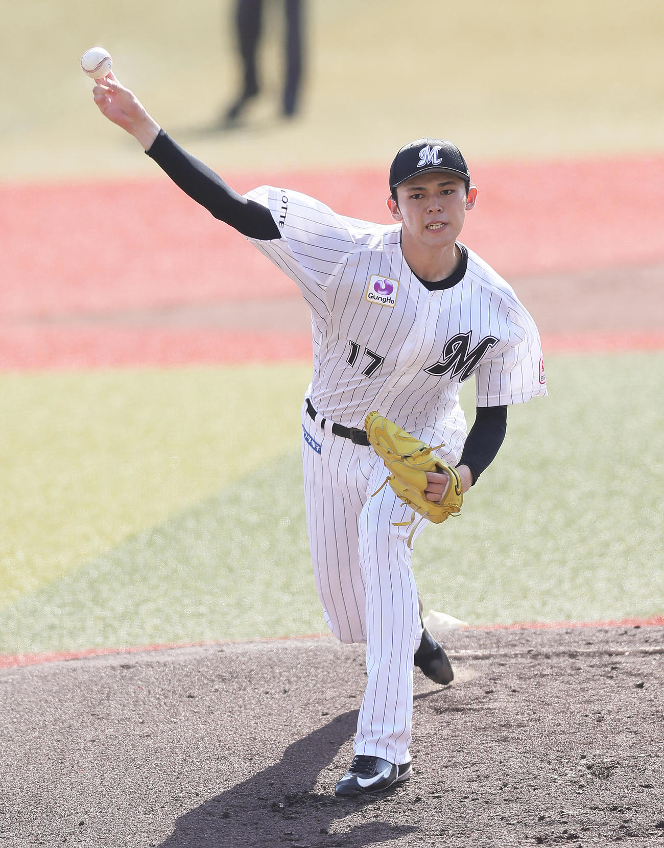 ロッテ対日本ハム　ロッテ先発の佐々木（撮影・足立雅史）