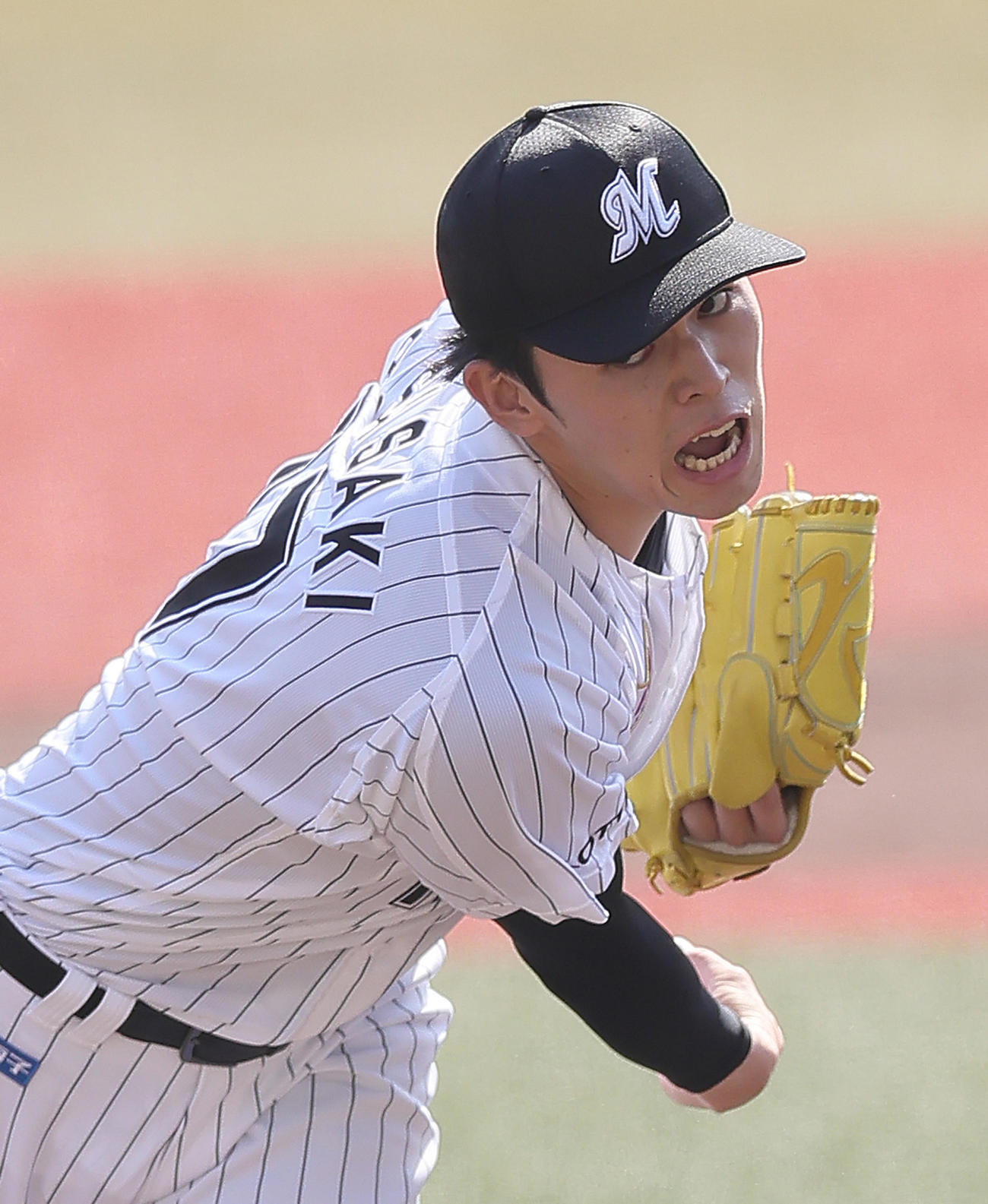 ロッテ対日本ハム　ロッテ先発の佐々木（撮影・足立雅史）
