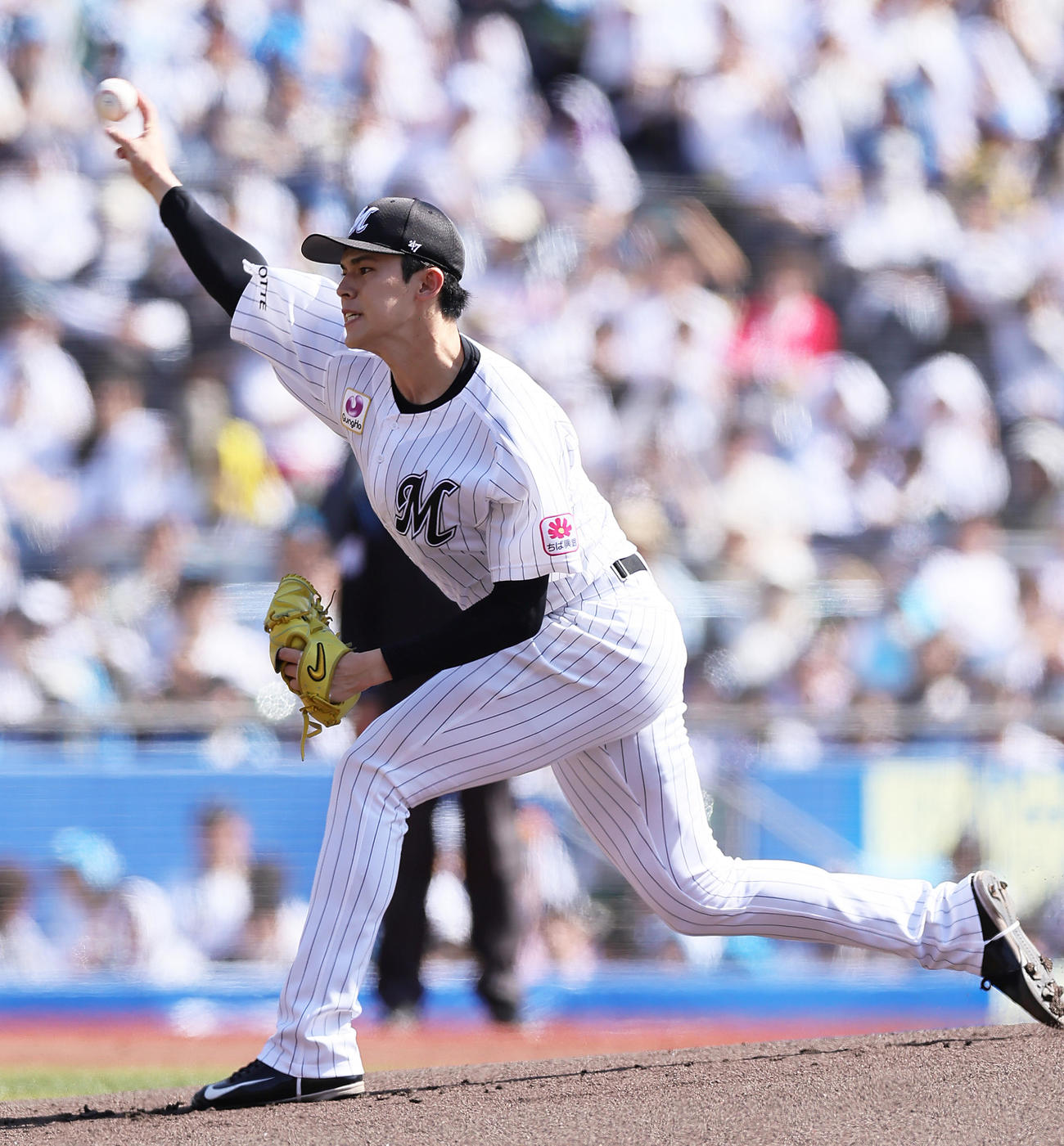 ロッテ対日本ハム　ロッテ先発の佐々木（撮影・足立雅史）