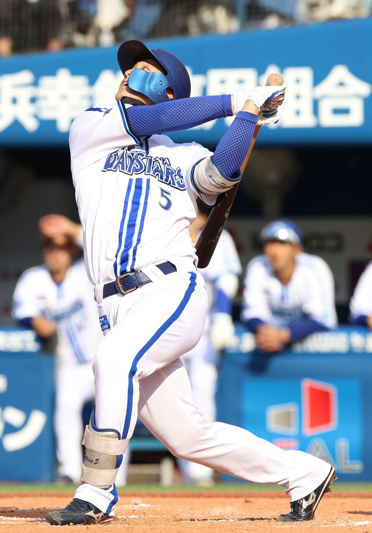 DeNA対広島　6回裏DeNA2死一、二塁、一邪飛に倒れる松尾（撮影・河野匠）