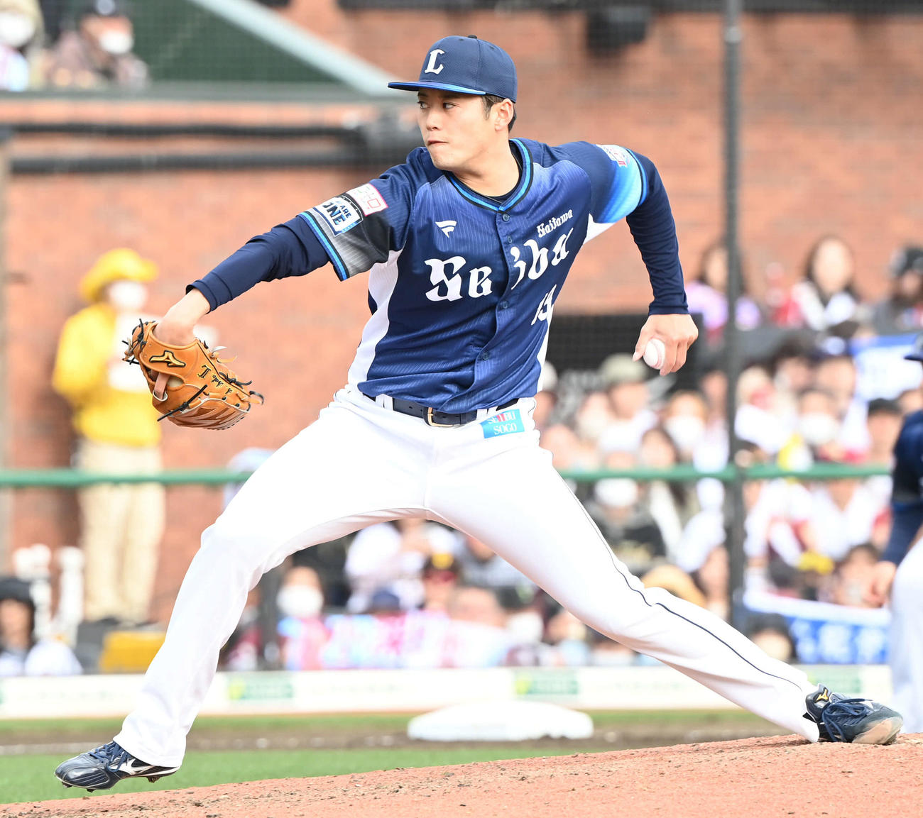 楽天対西武　西武3番手で登板する佐藤隼（撮影・山崎安昭）