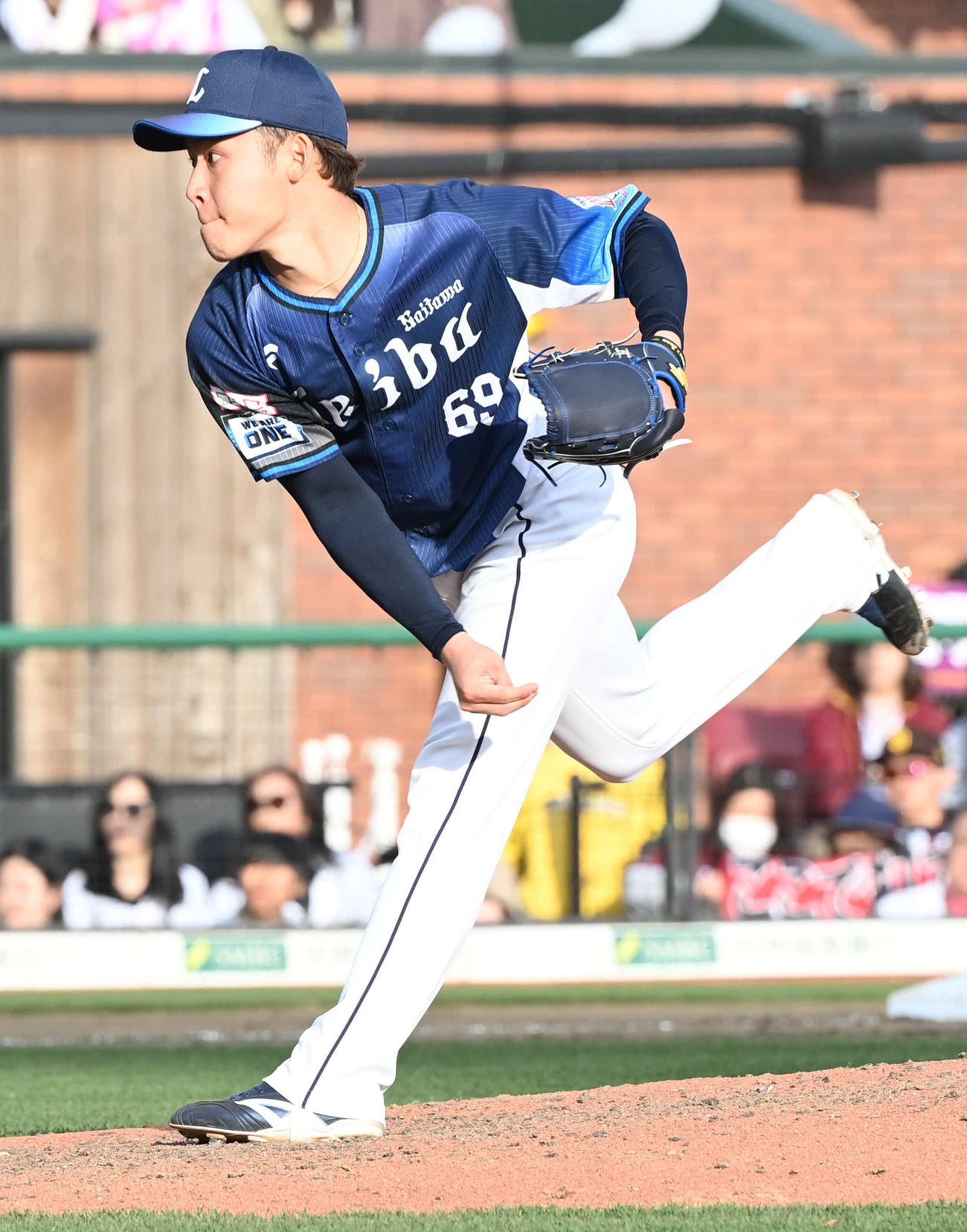 楽天対西武　西武6番手で登板する水上（撮影・山崎安昭）