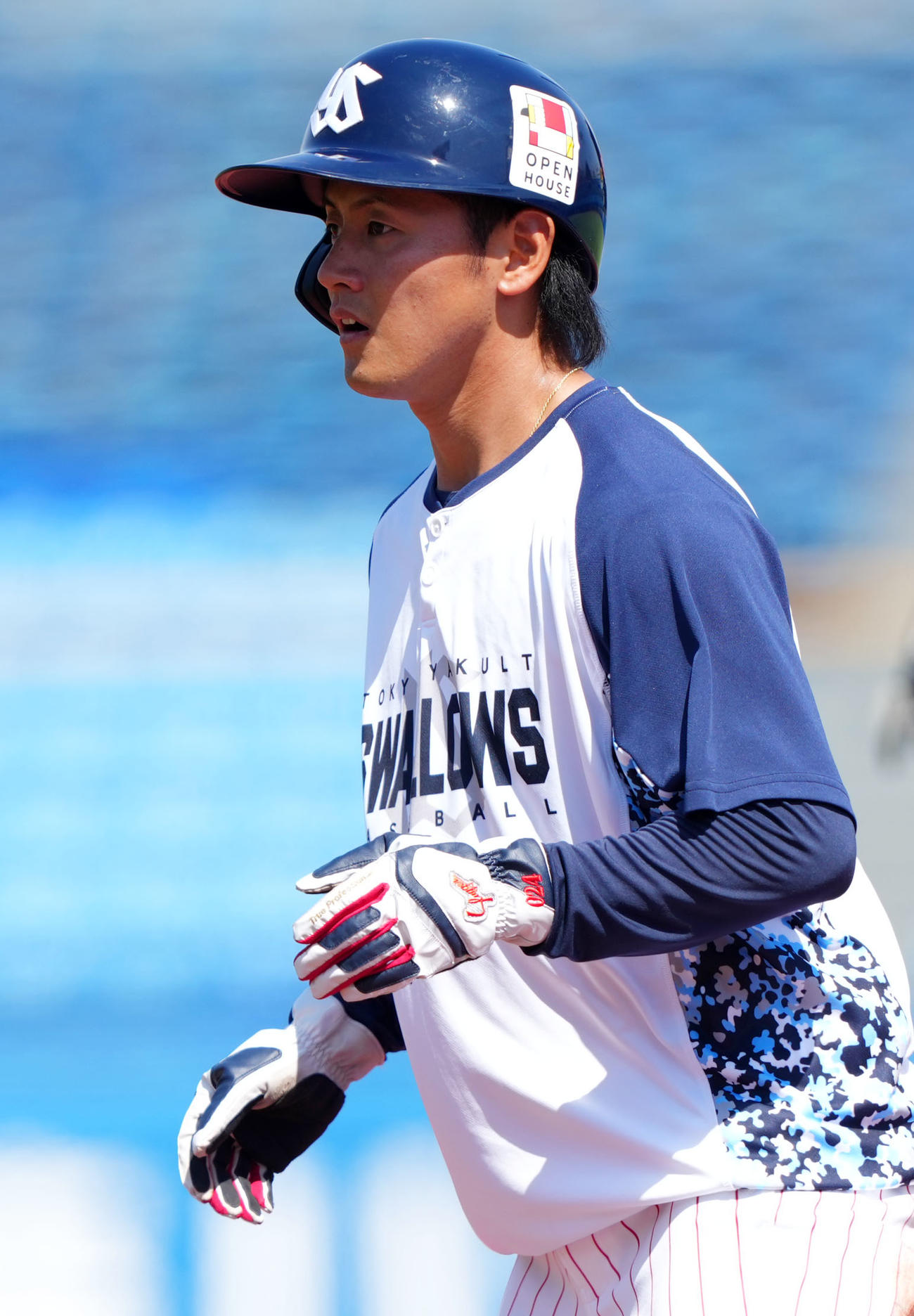 ヤクルト対中日　支配下登録されたヤクルト岩田（撮影・横山健太）