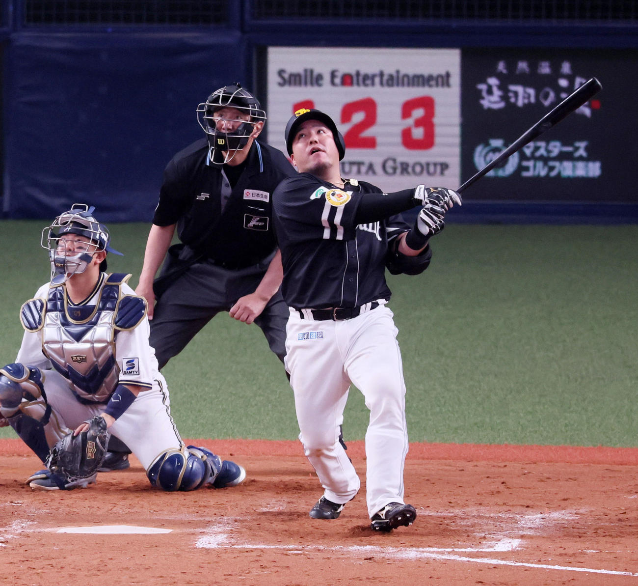 オリックス対ソフトバンク　9回表ソフトバンク無死、山川は右三塁打を放つ（撮影・加藤哉）