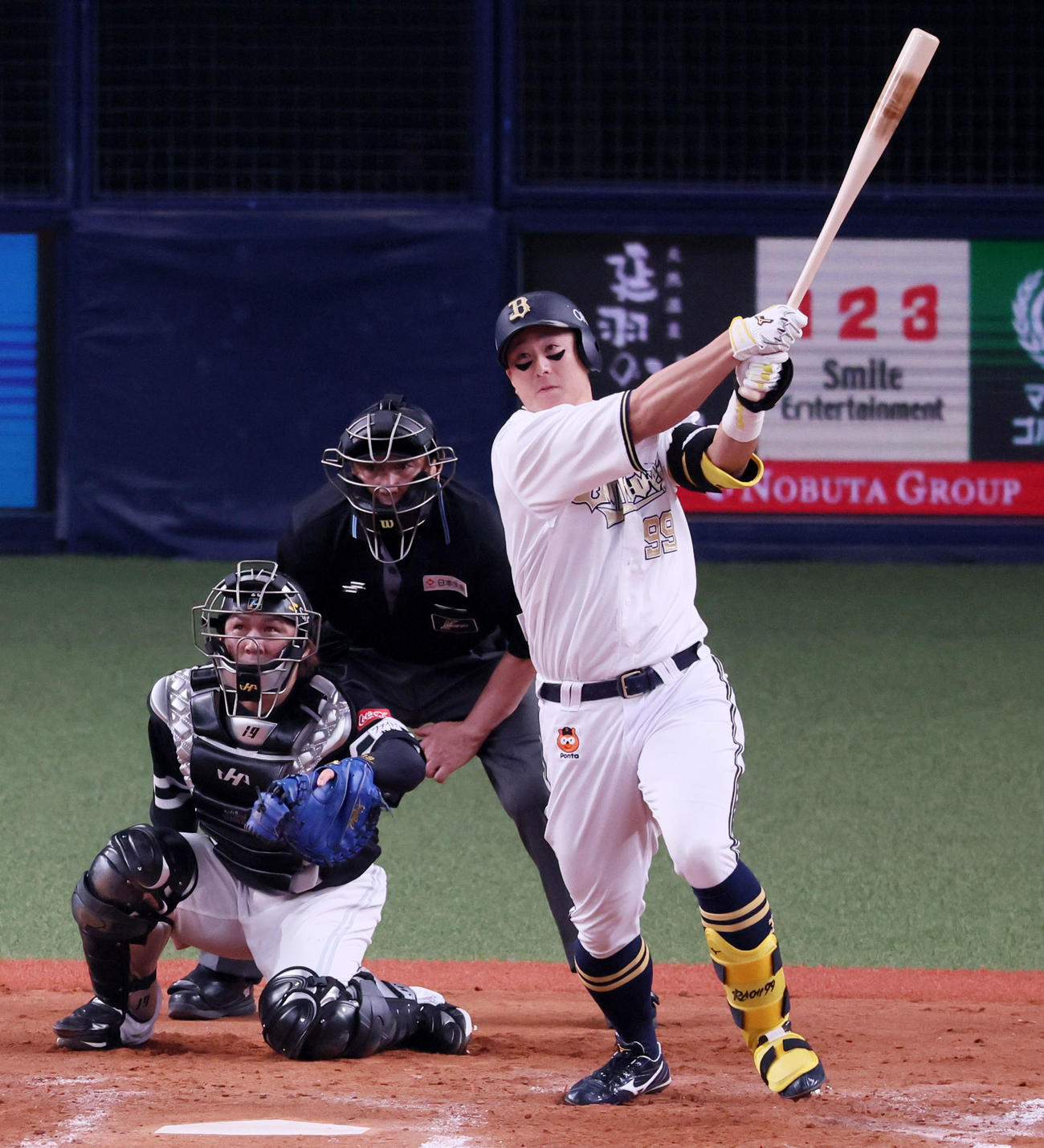 オリックス対ソフトバンク　8回裏オリックス無死一塁、杉本は右適時二塁打を放つ（撮影・加藤哉）