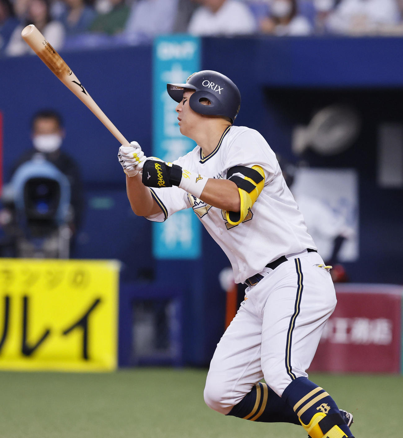 オリックス対ソフトバンク　8回表オリックス無死一塁、杉本は右越えに適時二塁打を放つ（撮影・藤尾明華）