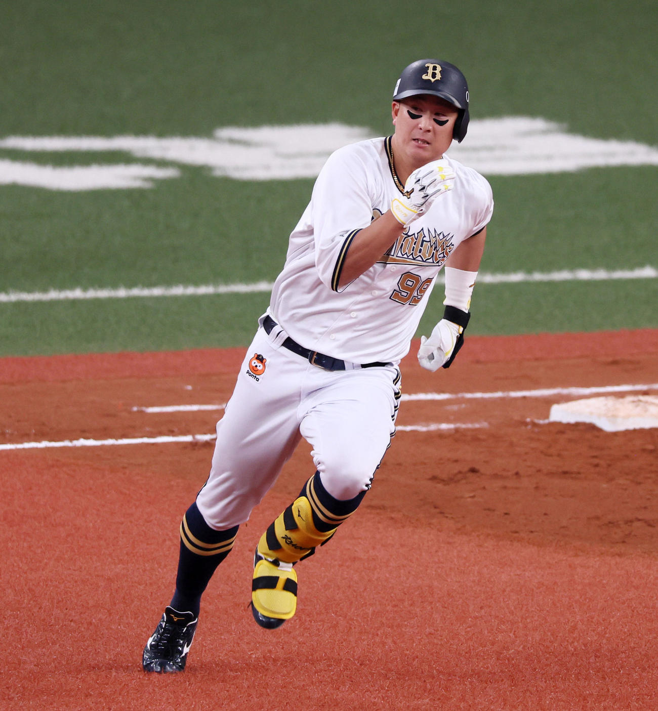 オリックス対ソフトバンク　8回裏オリックス無死一塁、杉本は右適時二塁打を放つ（撮影・加藤哉）