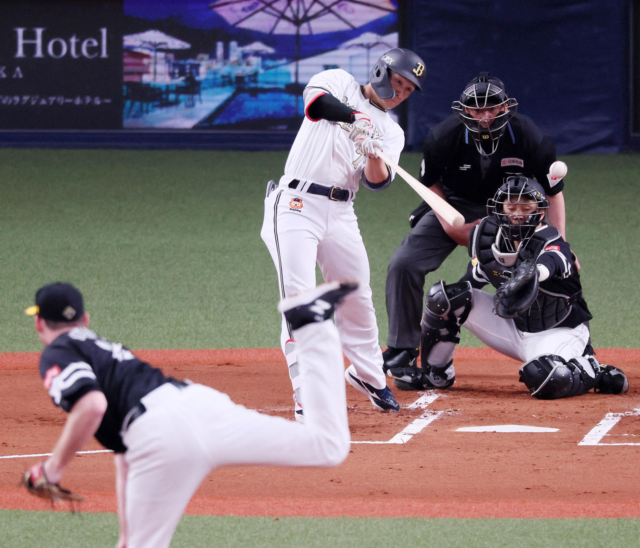 オリックス対ソフトバンク　1回裏オリックス2死、西川は左前打を放つ。投手はスチュワート（撮影・加藤哉）