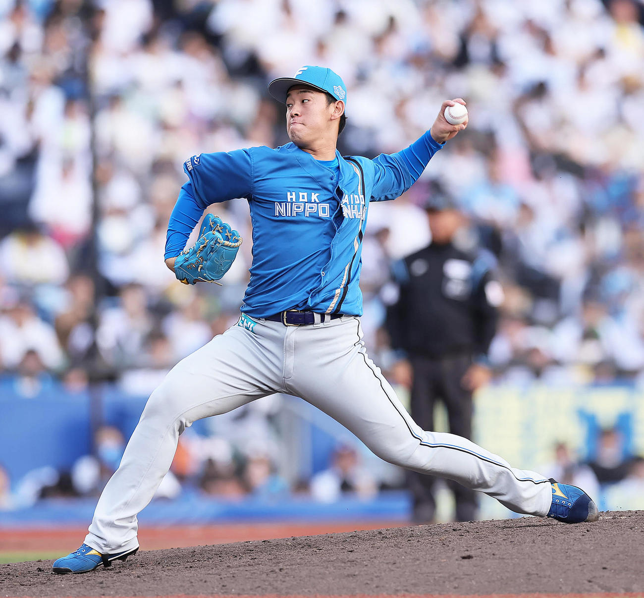ロッテ対日本ハム　8回から登板した日本ハム北浦（撮影・足立雅史）