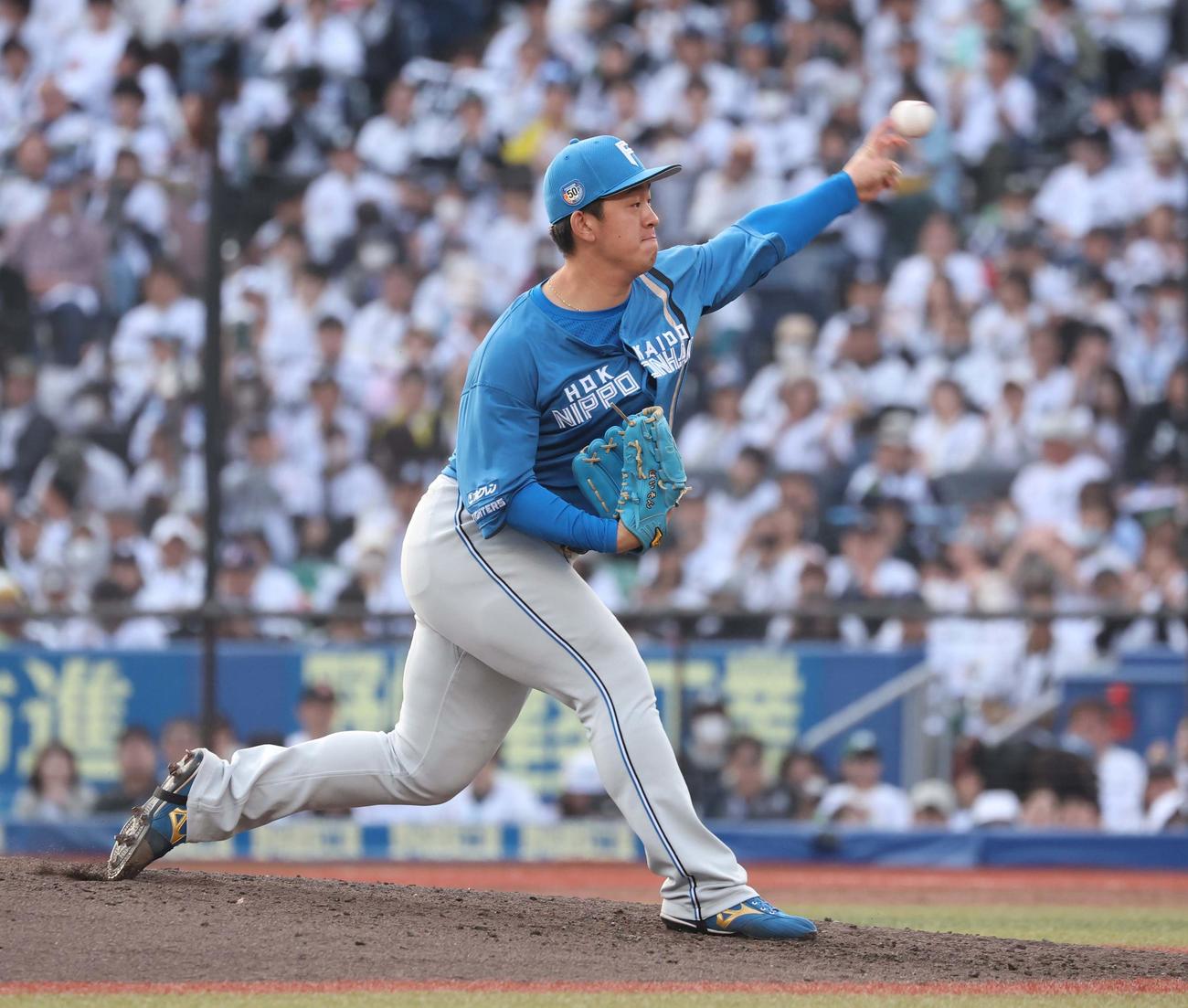 ロッテ対日本ハム　8回に登板の北浦（撮影・黒川智章）