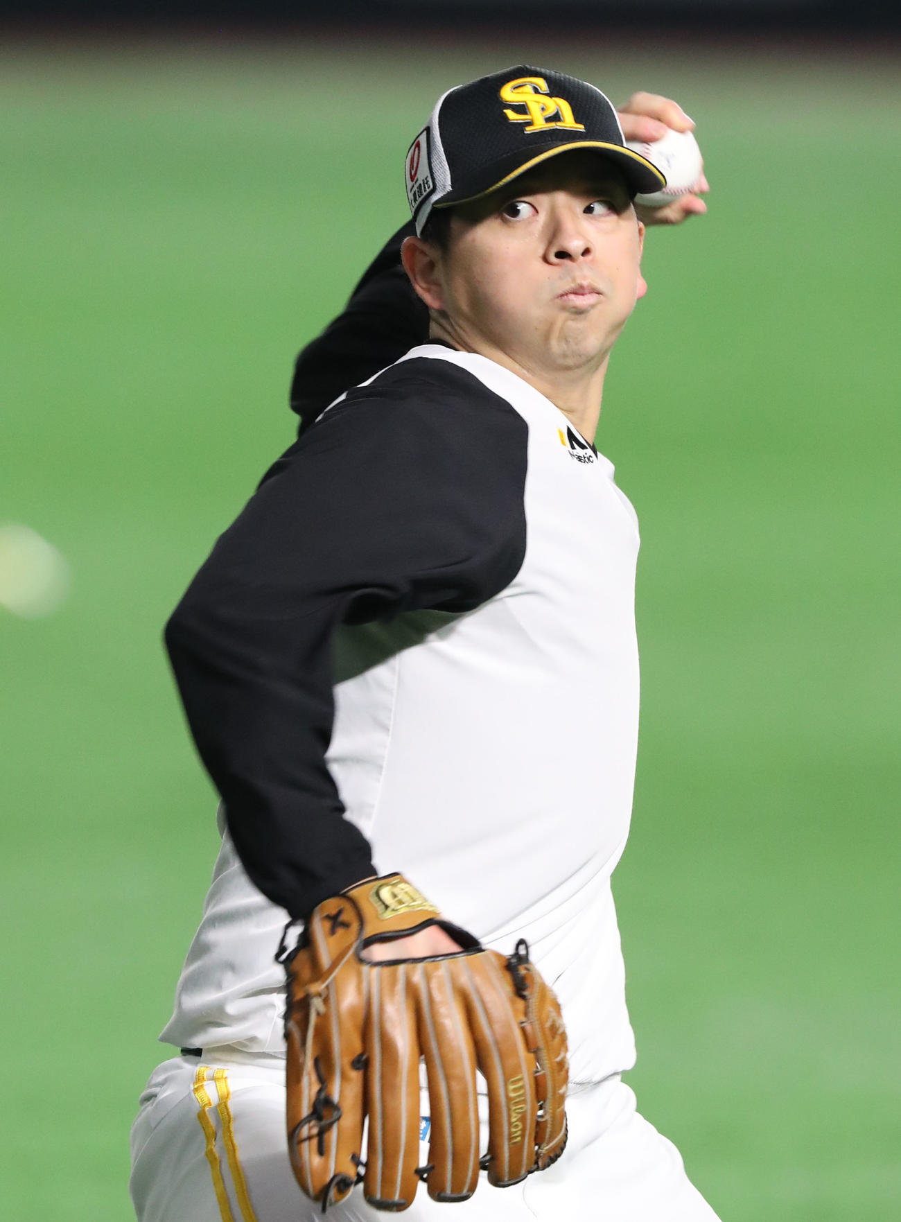 キャッチボールで調整する大関（撮影・梅根麻紀）