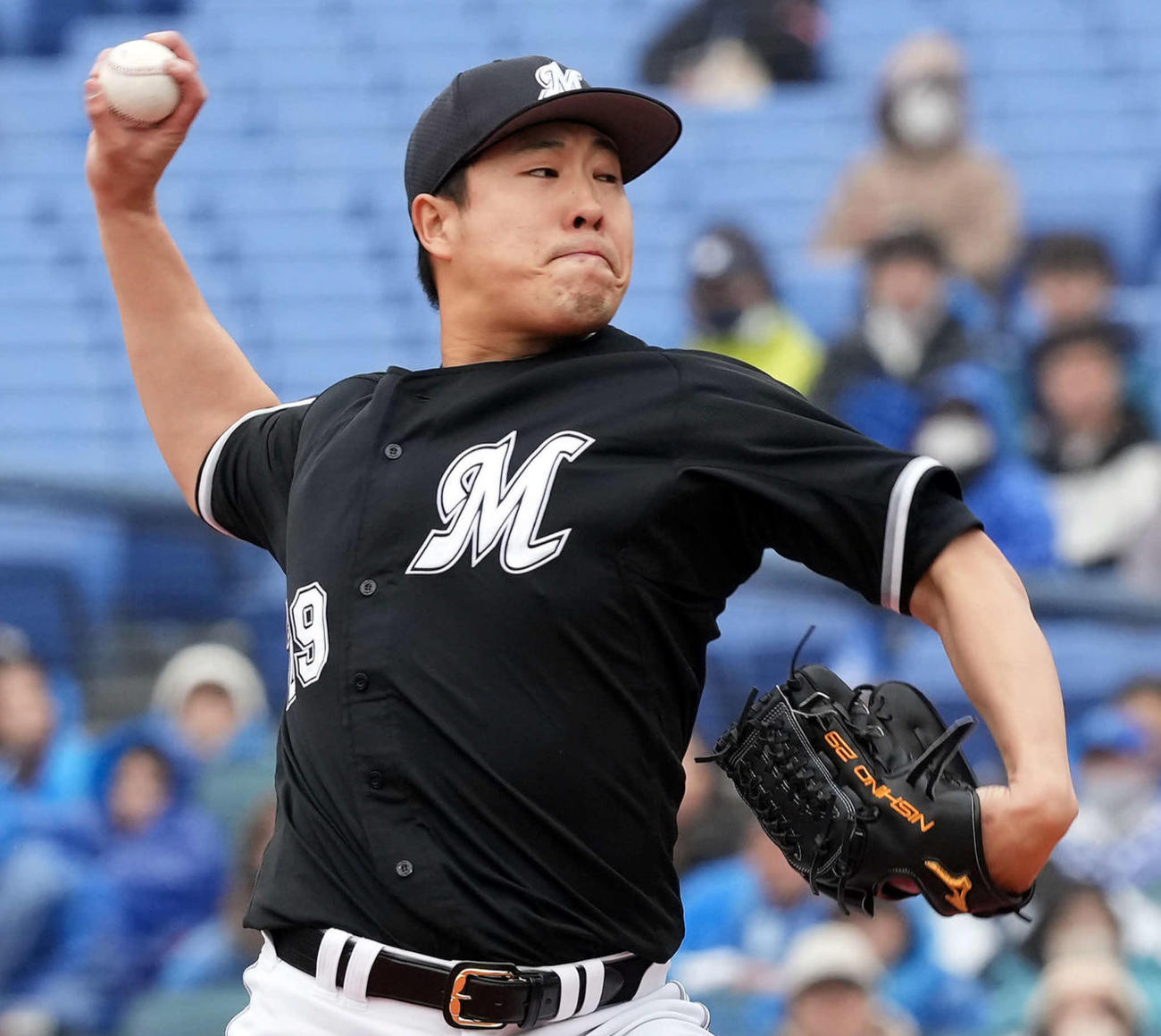 ロッテ西野勇士（2024年3月5日撮影）