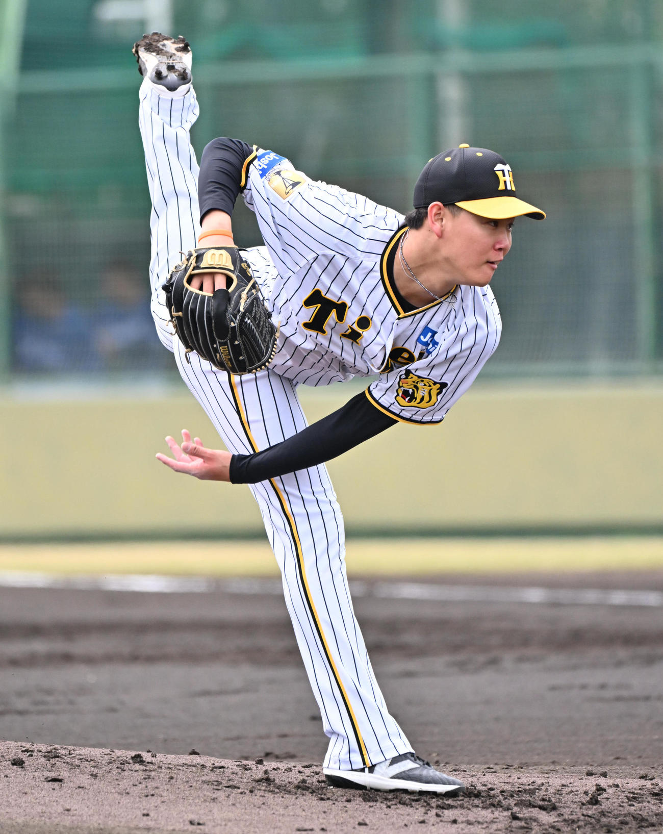 阪神対中日　阪神先発の及川（撮影・石井愛子）