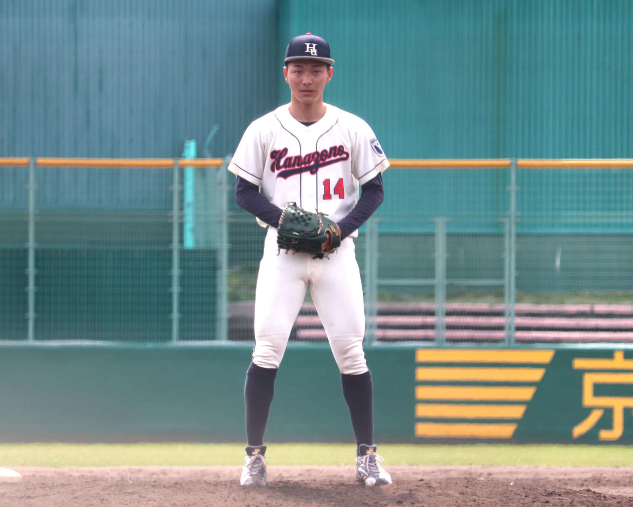 花園大対大谷大　今季公式戦で初登板した、花園大・藤原聡大投手（3年＝水口）
