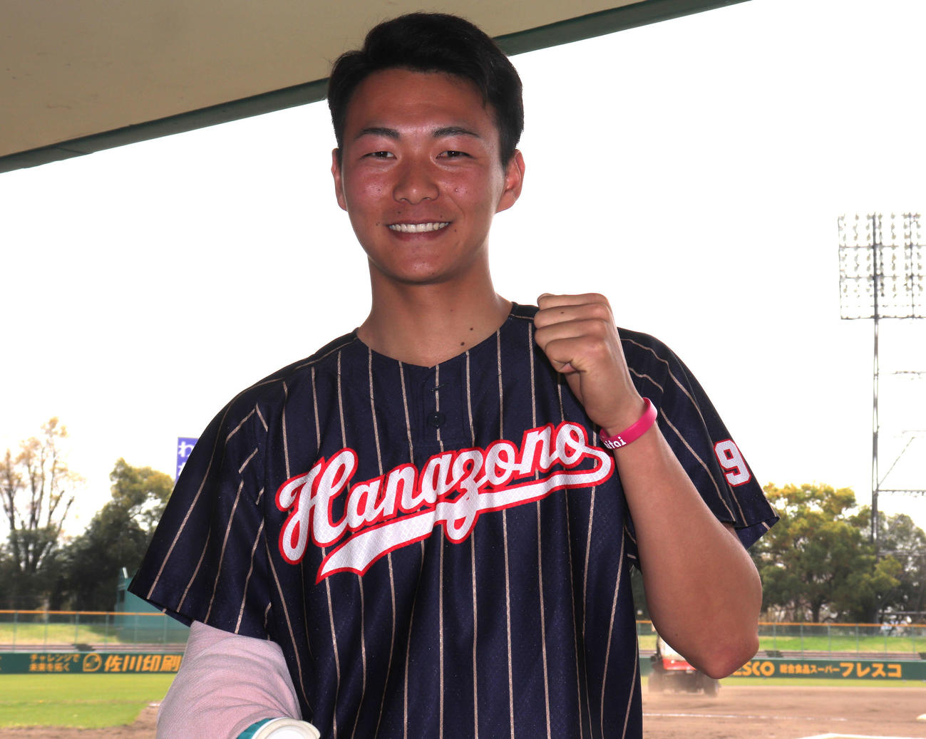 花園大対大谷大　この日最速を154キロに更新した花園大・藤原聡大投手（3年＝水口）
